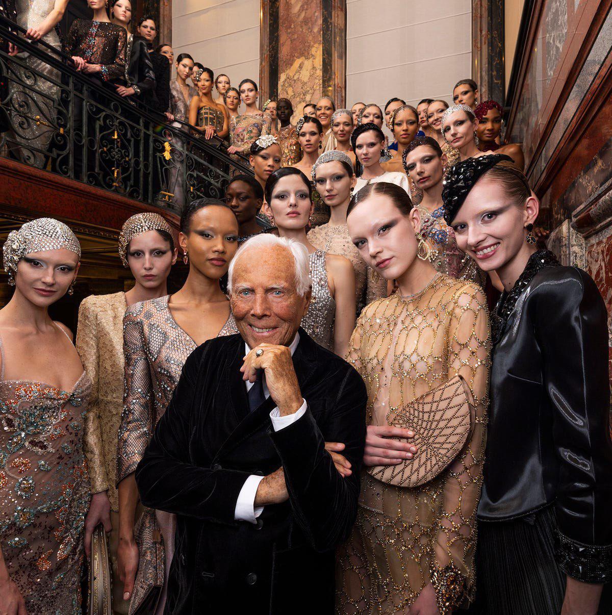 $!Armani apostó por lo simple, hombros relajados y colores neutros.