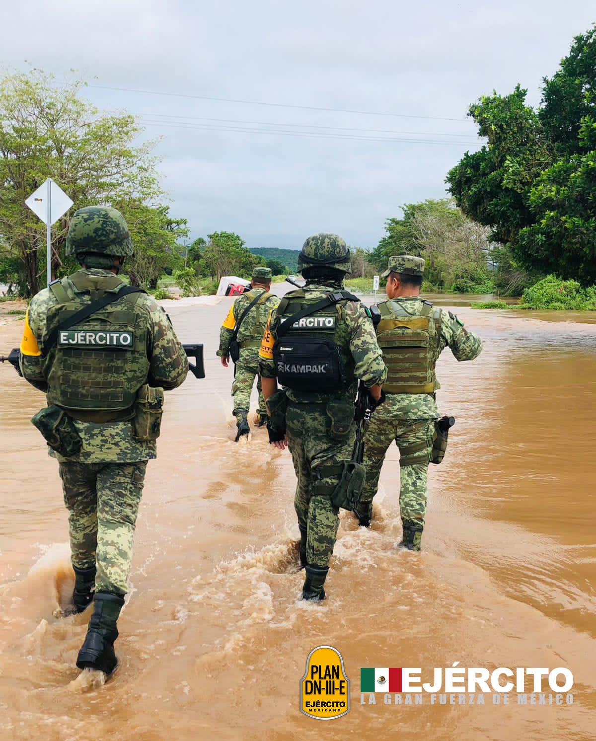 $!Ejército evacua a 100 pobladores de Coyotitán, San Ignacio