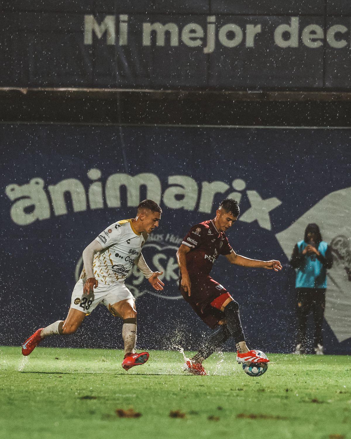 $!Dorados cae 3-0 ante Tepatitlán en jornada pasada por lluvia y expulsión