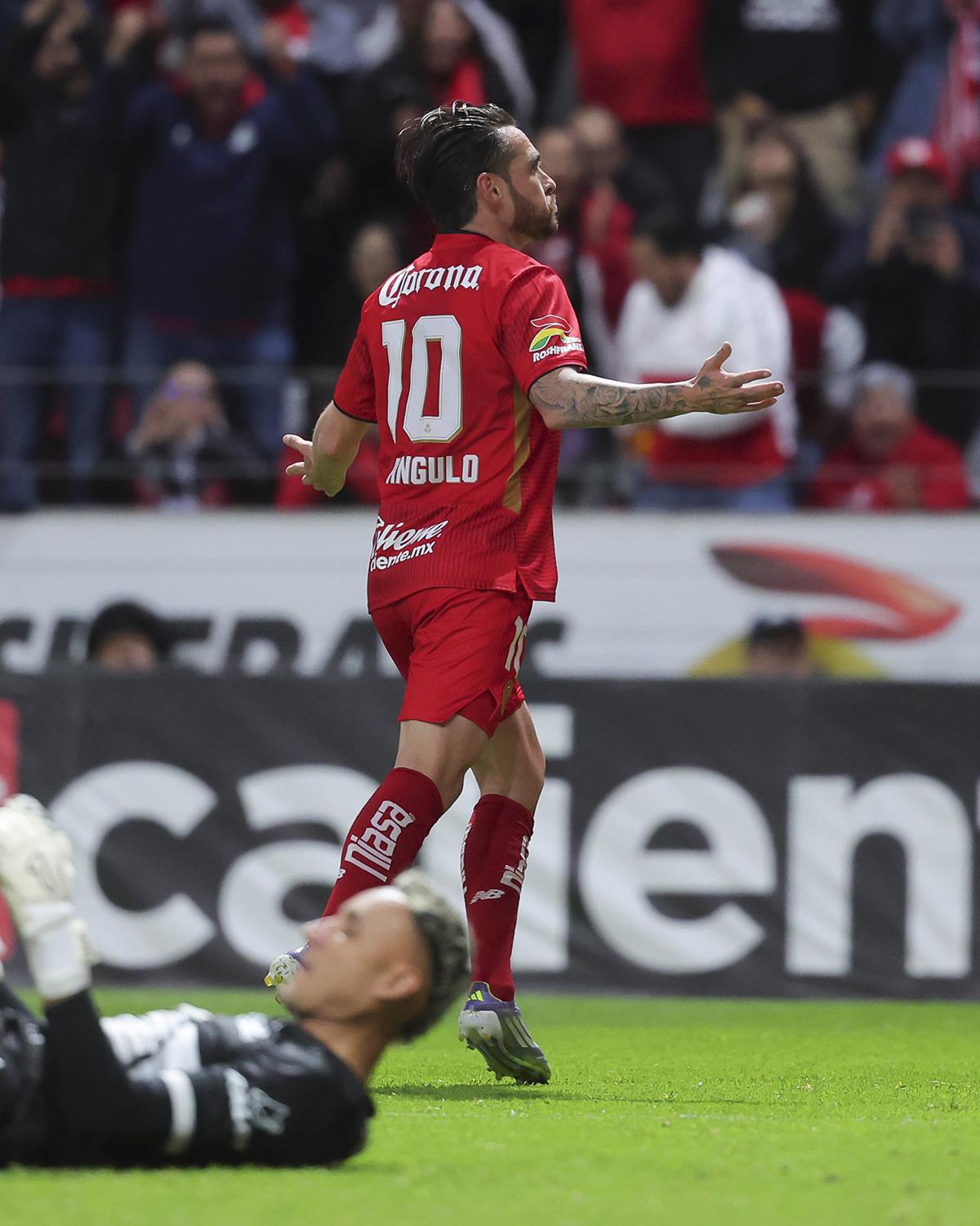 $!Sinaloense Jesús Angulo rescata el empate de Toluca ante Pumas