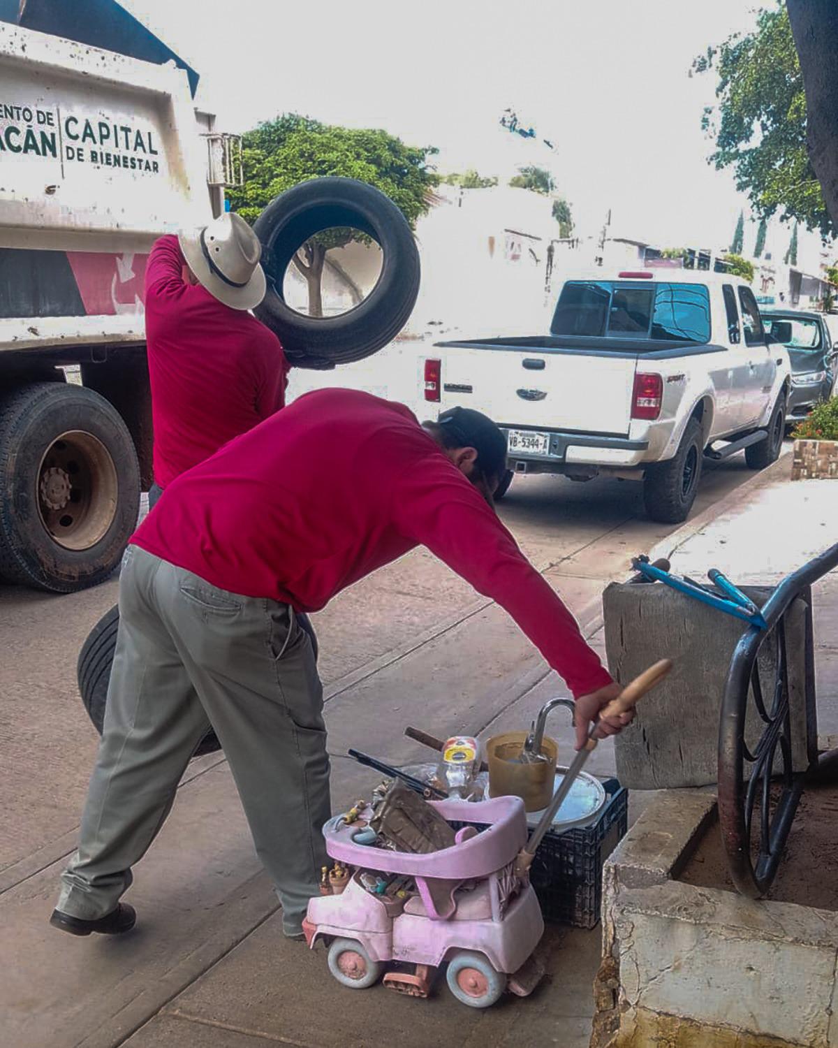 $!Realiza Ayuntamiento jornada de descacharrización en la Ruiz Cortínes, en Culiacán