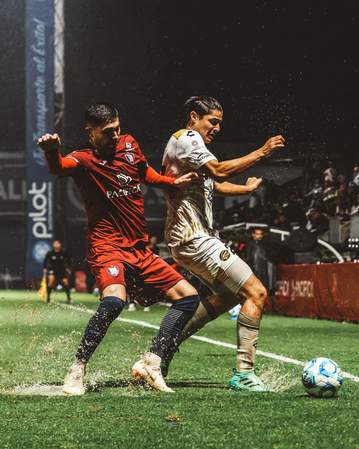 $!Dorados cae 3-0 ante Tepatitlán en jornada pasada por lluvia y expulsión