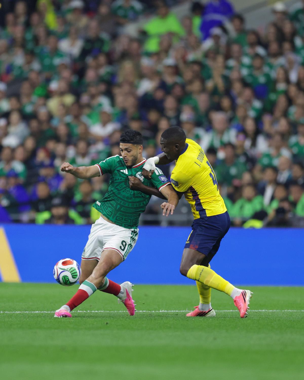 $!México venció a Ecuador y superó una fase de eliminación directa en Mundiales después de 40 años