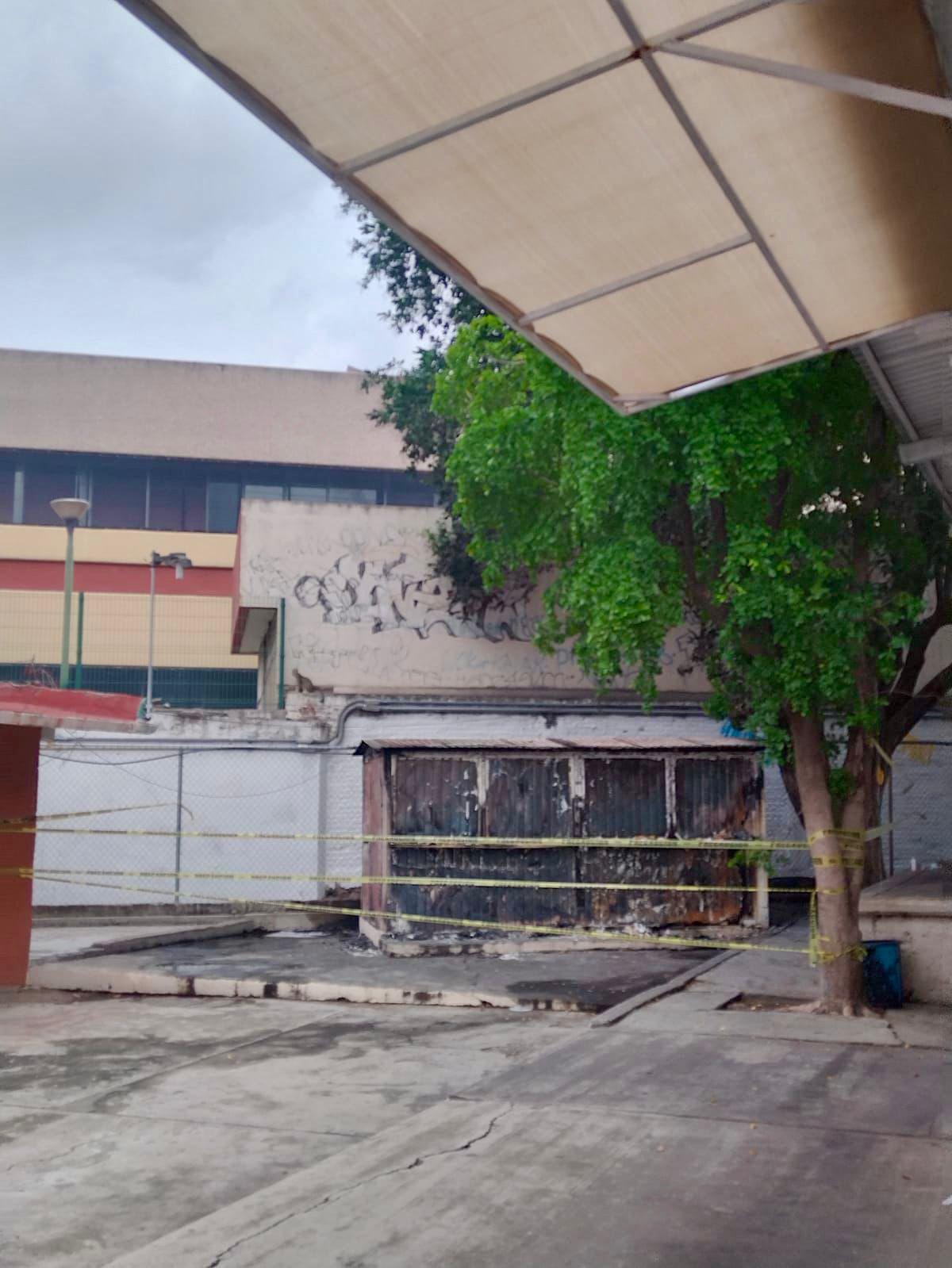 $!Denuncian robo e incendio de tiendita escolar en primaria de Culiacán