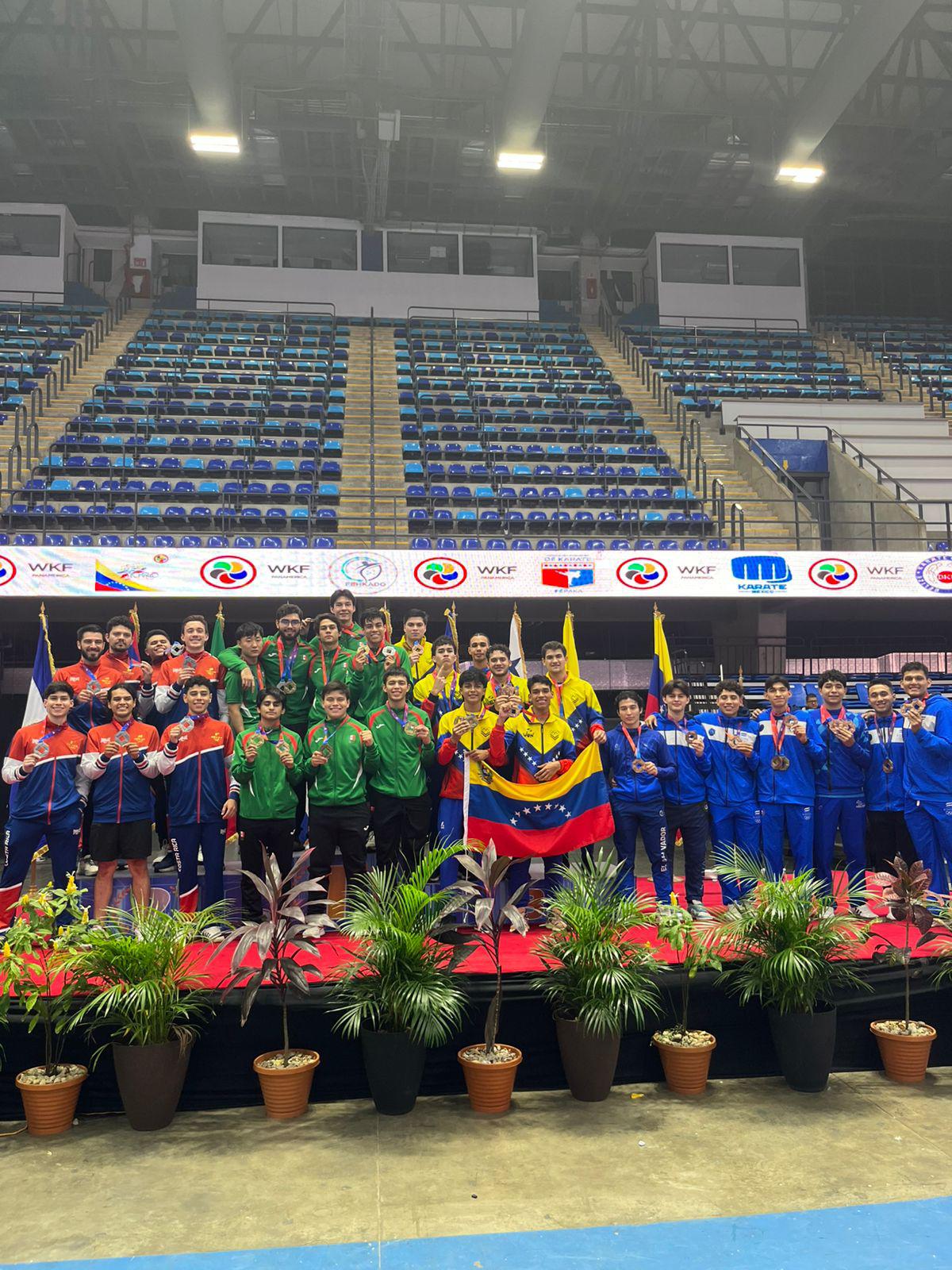 $!Oro y plata para mazatleco, Hayato Yoshii, en el Centroamericano de Karate