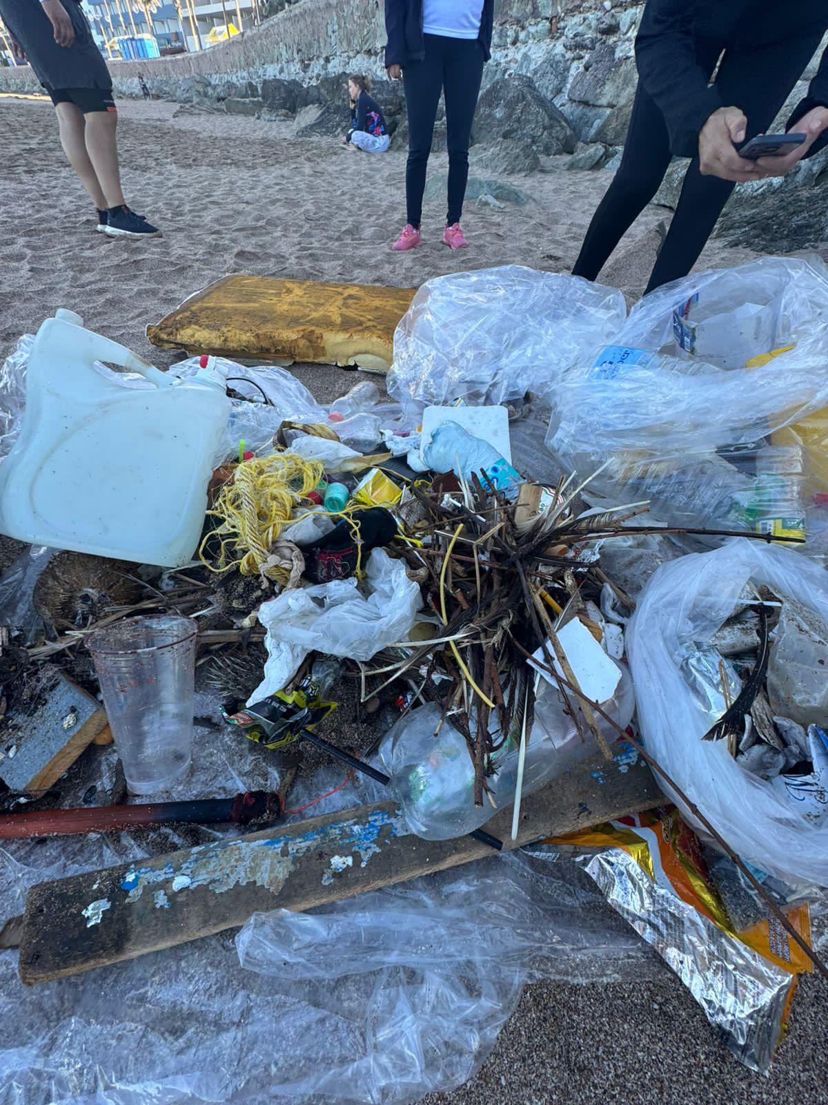 $!MazConciencia alerta sobre el impacto oculto del Combate Naval: basura y tóxicos en el mar de Mazatlán