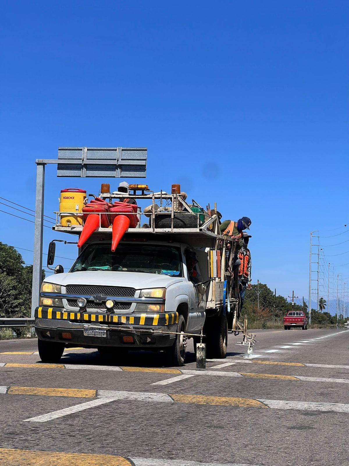 $!Hacen bacheo en carretera a Teacapán y en la México 15