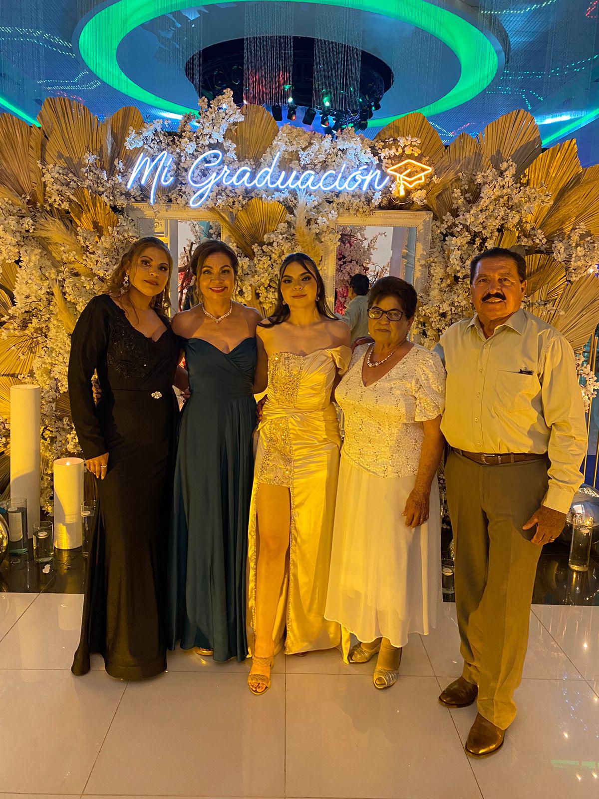 $!María Guadalupe Bojórquez Castro, Jaqueline Bojórquez Castro, Kimberly Laura, María Laura Castro y Ariel Bojórquez Beltrán.