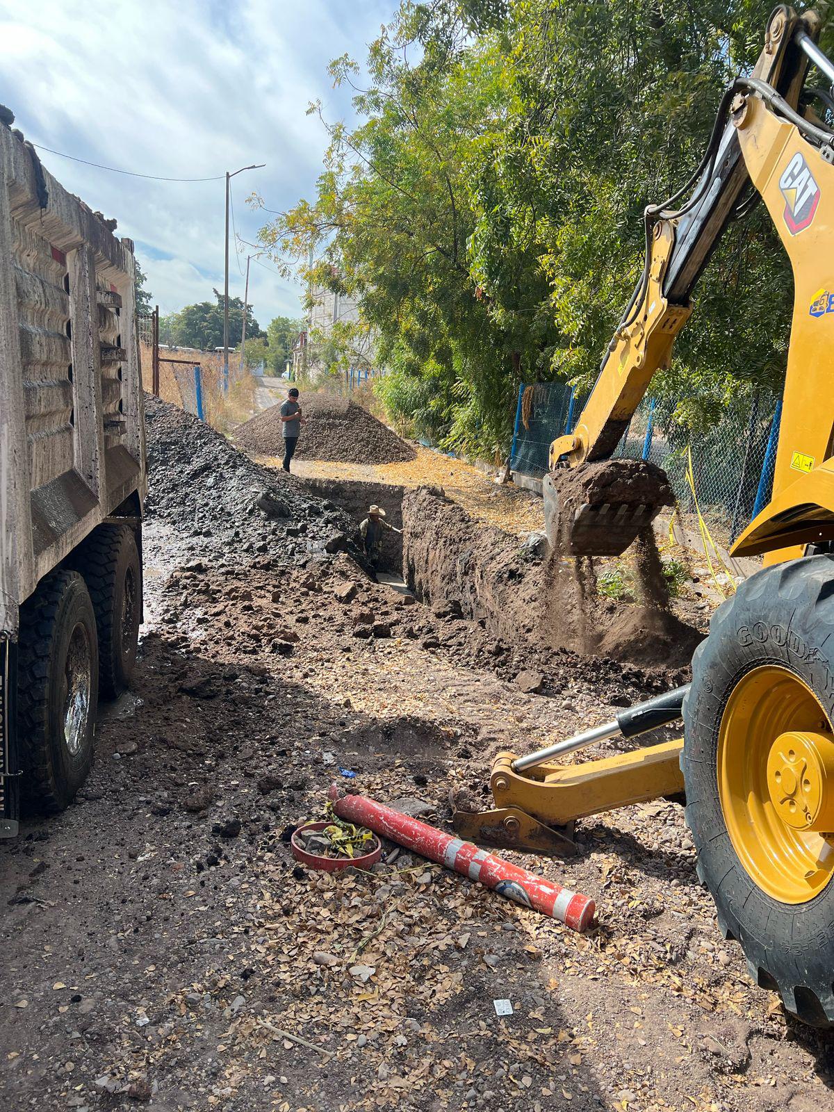 $!Inicia Japac trabajos para sustituir tuberías viejas de drenaje en el sector Humaya