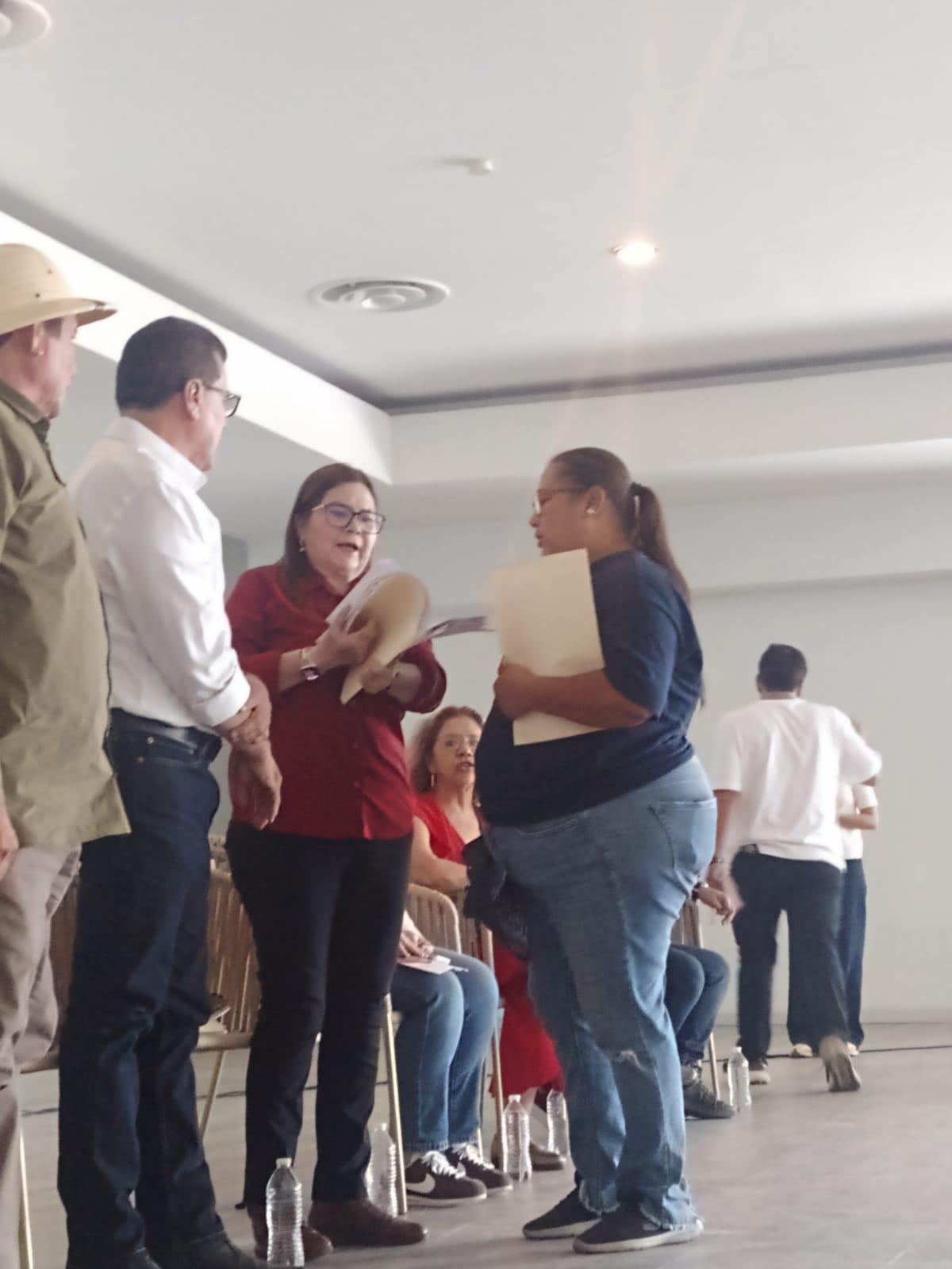 $!Ciudadanos afectados por cobros excesivos de luz comprometen a Senadora para realizar gestiones