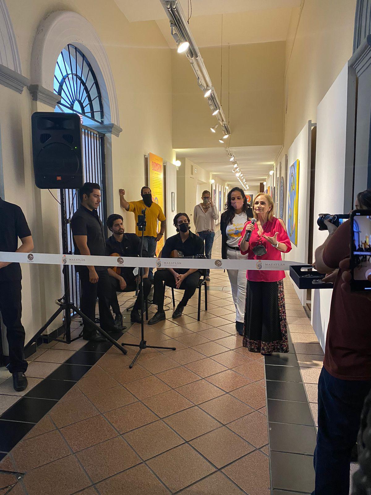 $!Zoila Fernández, directora artística del Instituto Municipal de Cultura, Turismo y Arte de Mazatlán, expresó las palabras de bienvenida.
