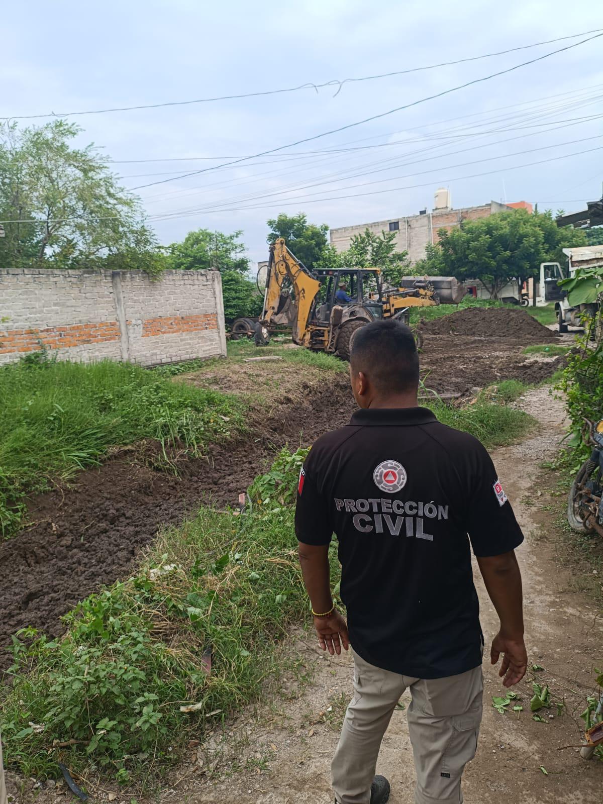 $!Intensifican limpieza de canales y cauces en Escuinapa ante la trayectoria de ‘Simon’