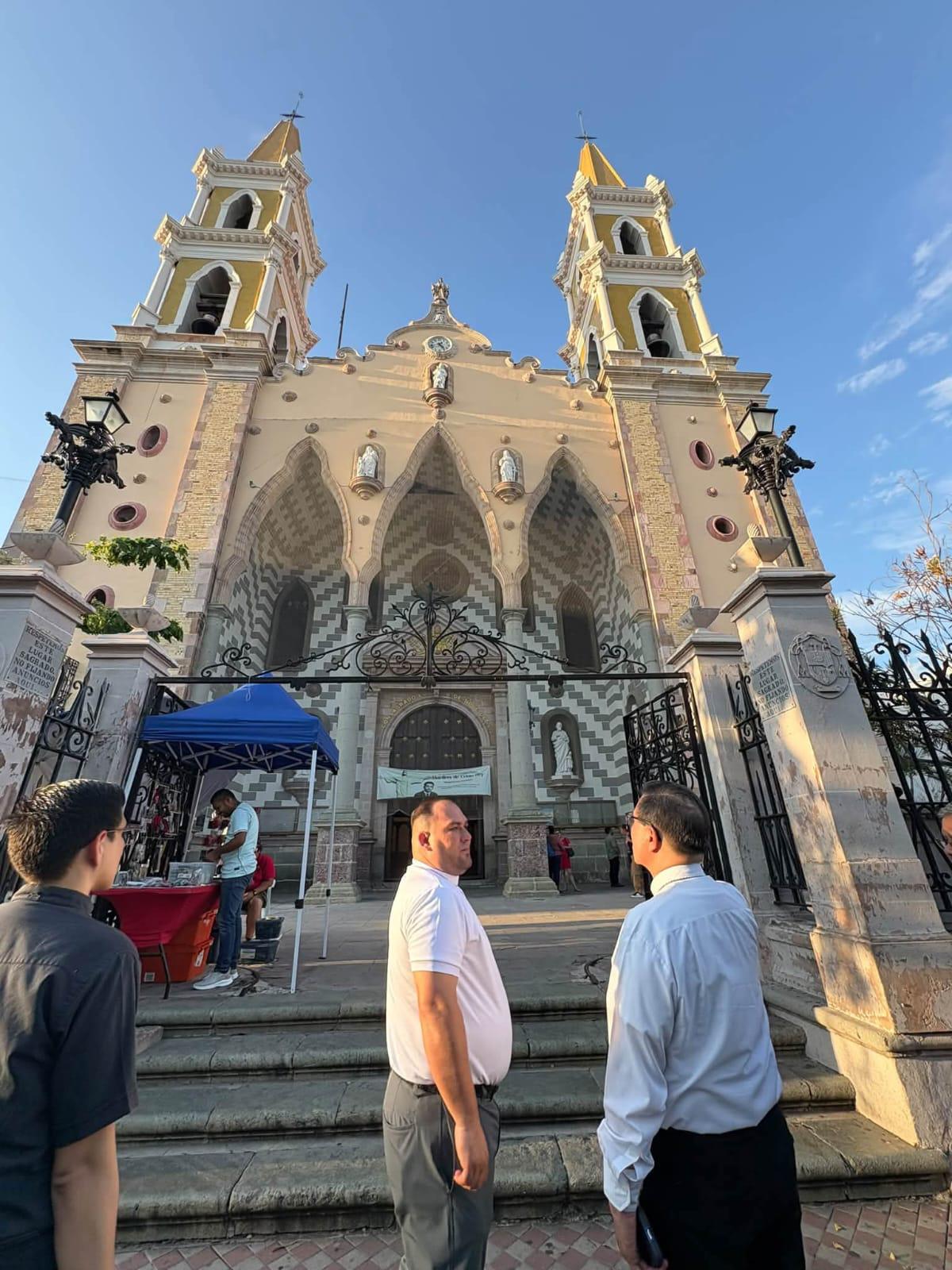 $!Se reúne Obispo designado en Mazatlán con sacerdotes, religiosas y seminaristas