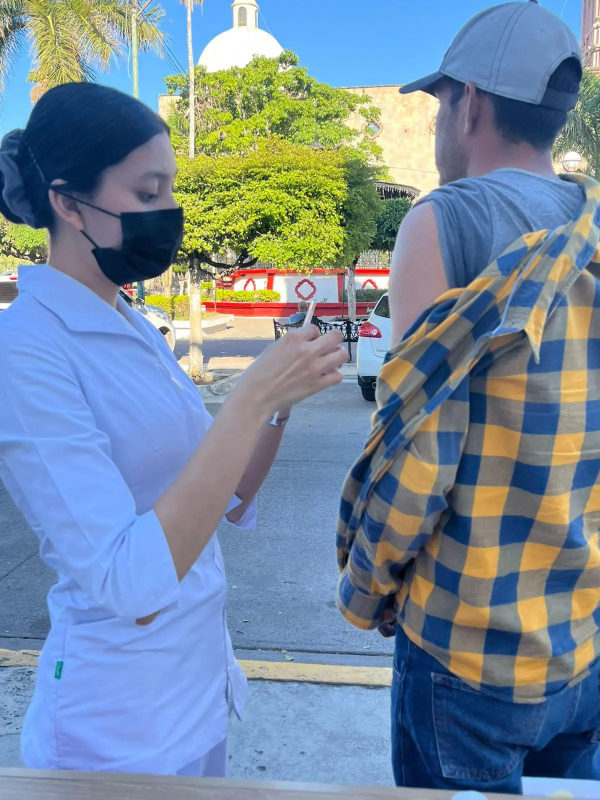 $!Sinaloenses acuden a macrocentros para vacunarse contra el sarampión