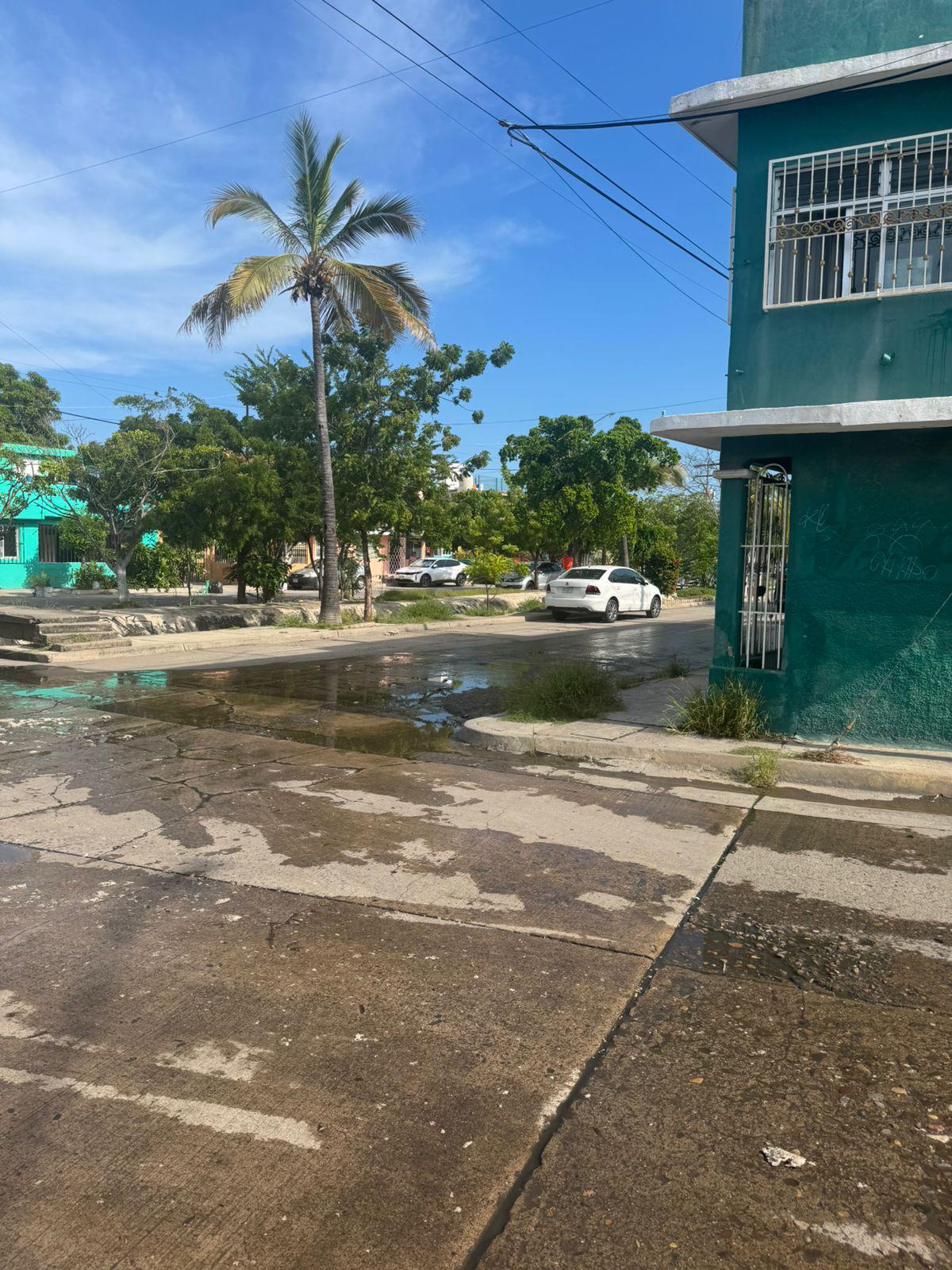 $!Vecinos del Infonavit Playas, en Mazatlán, denuncian colapso en red de drenaje