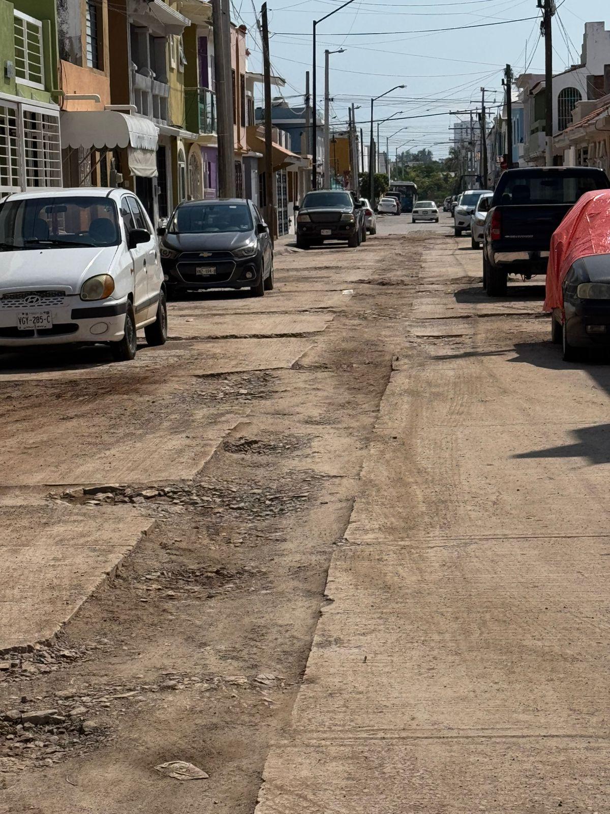 $!Vecinos del Infonavit Playas, en Mazatlán, denuncian colapso en red de drenaje