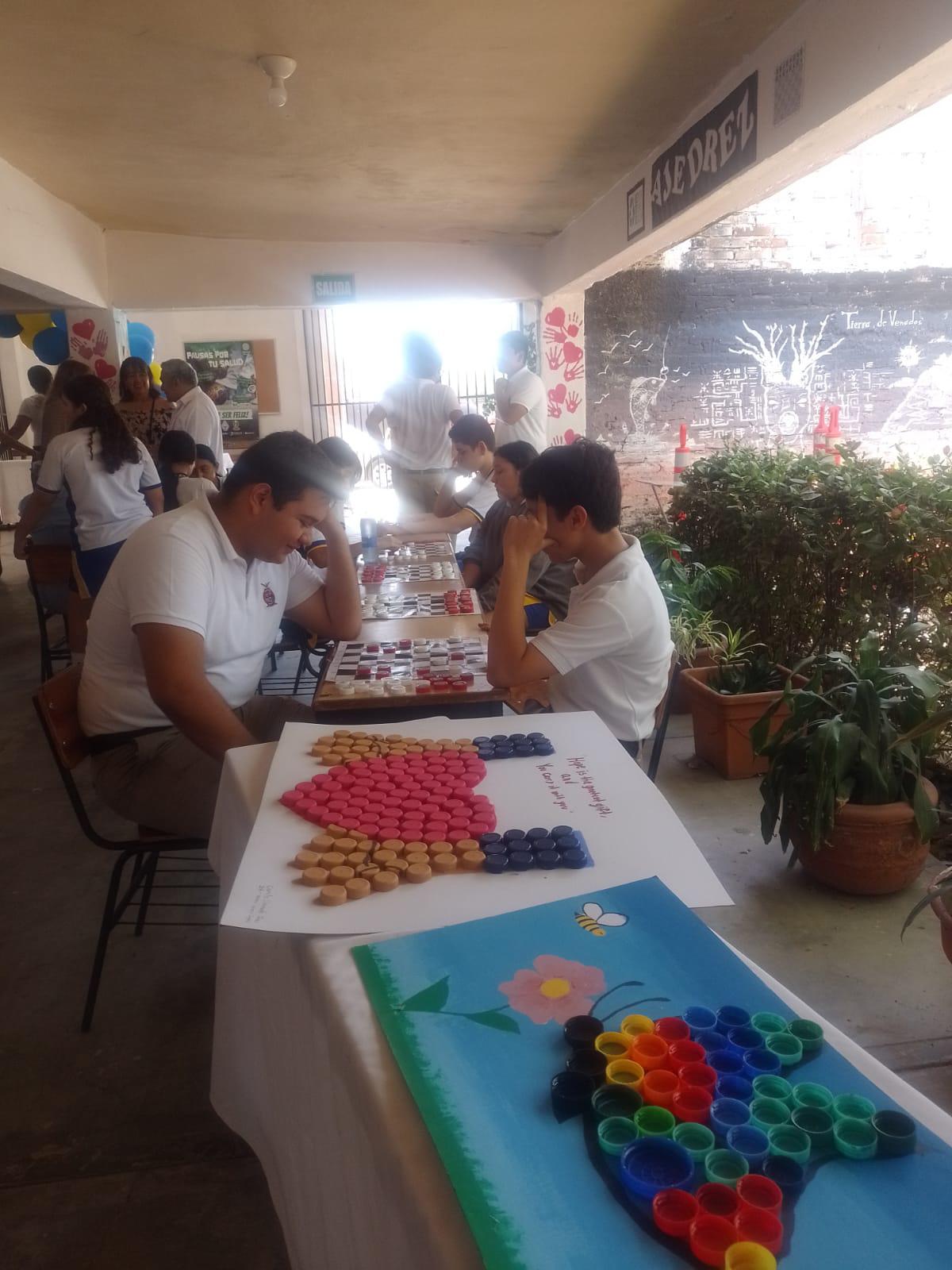 $!Recolectan 4.3 toneladas de tapitas en la Federal 3, en Mazatlán