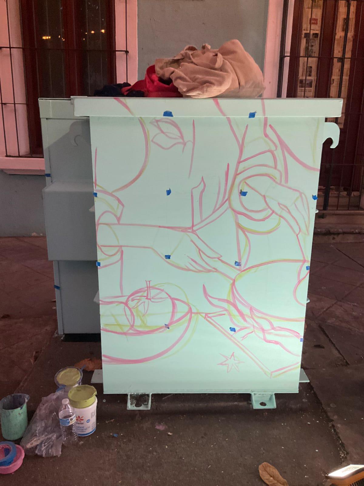 $!Color y cultura en el Paseo del Ángel: Sharey Mendoza pinta transformadores de pedestal en el corazón de Culiacán