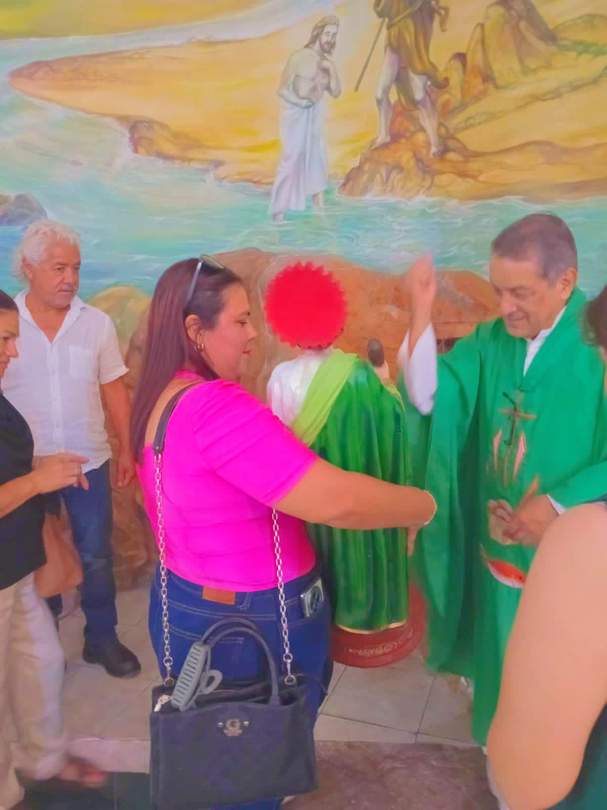 $!Carmen y su padre Juan cumplen con San Judas tras el favor en su lucha contra el cáncer