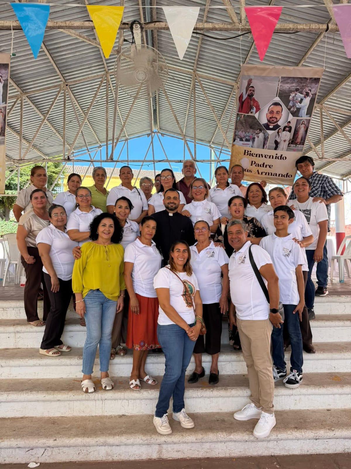 $!Dan bienvenida al Padre Armando Durán; asume el cargo de párroco de la iglesia de San Antonio en La Noria
