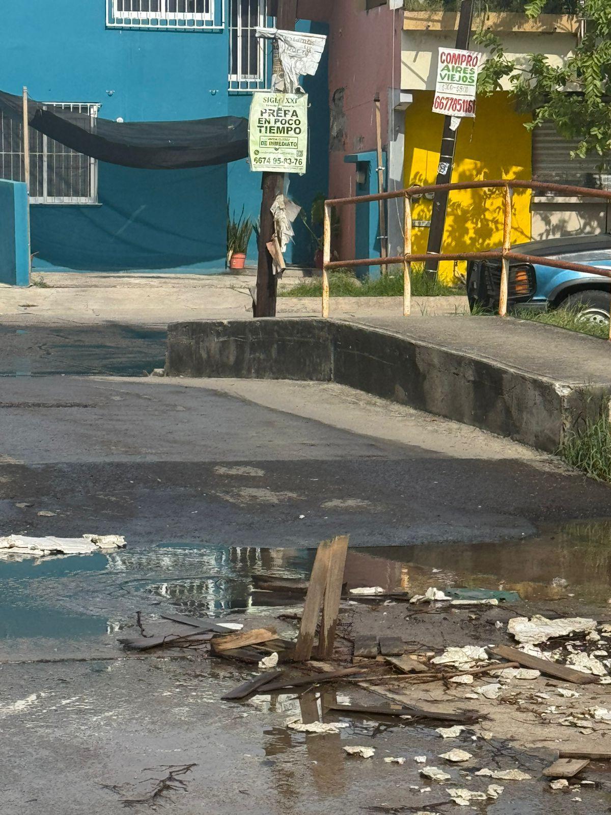 $!Vecinos del Infonavit Playas, en Mazatlán, denuncian colapso en red de drenaje