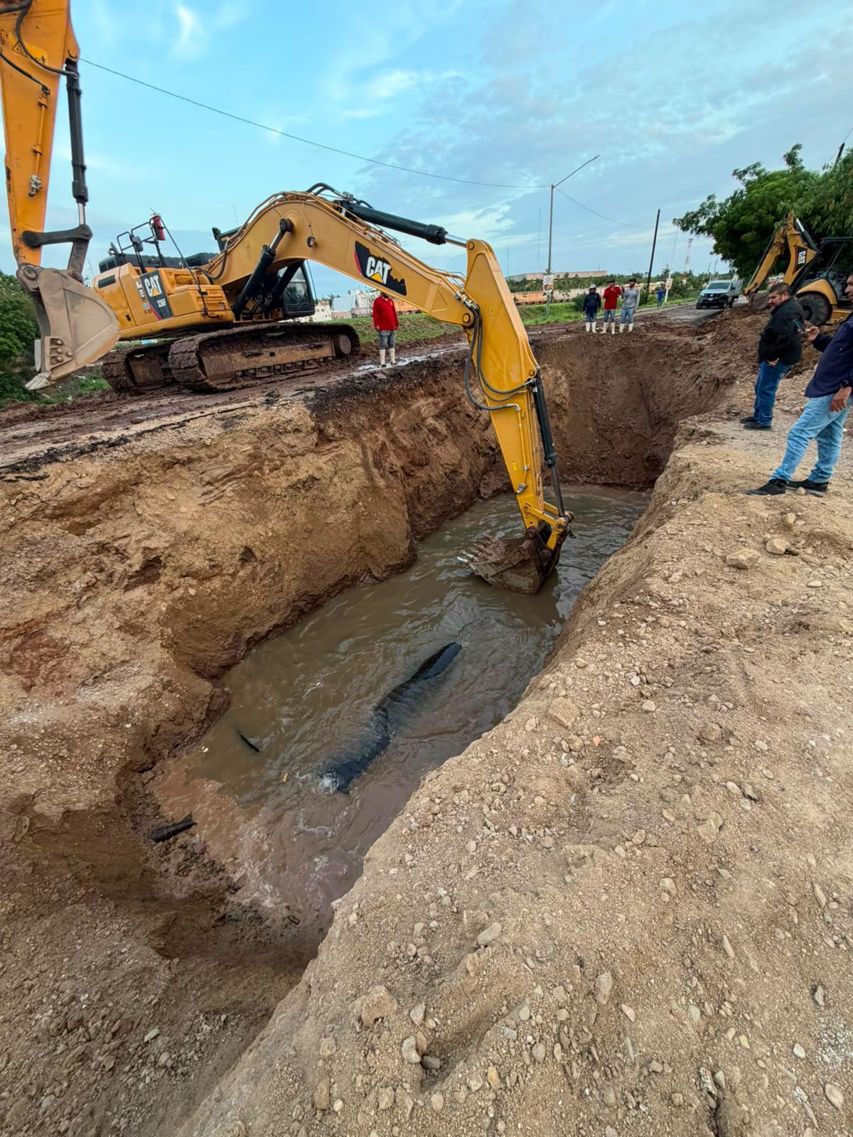 $!Continuarán toda la semana trabajos de sustitución del Emisor Rubí; seguirá cerrado un tramo de la Avenida Federalismo