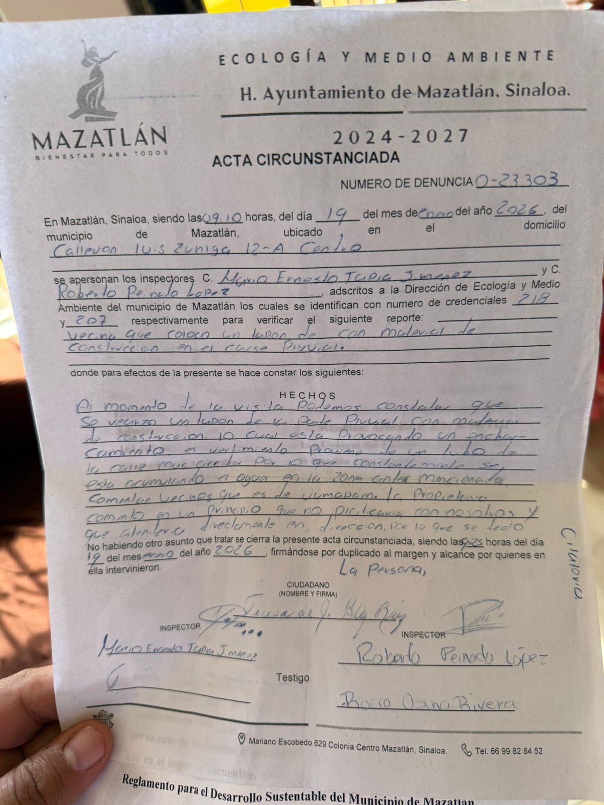 $!Vecinas del Centro denuncian fuga de aguas negras y omisión por las autoridades