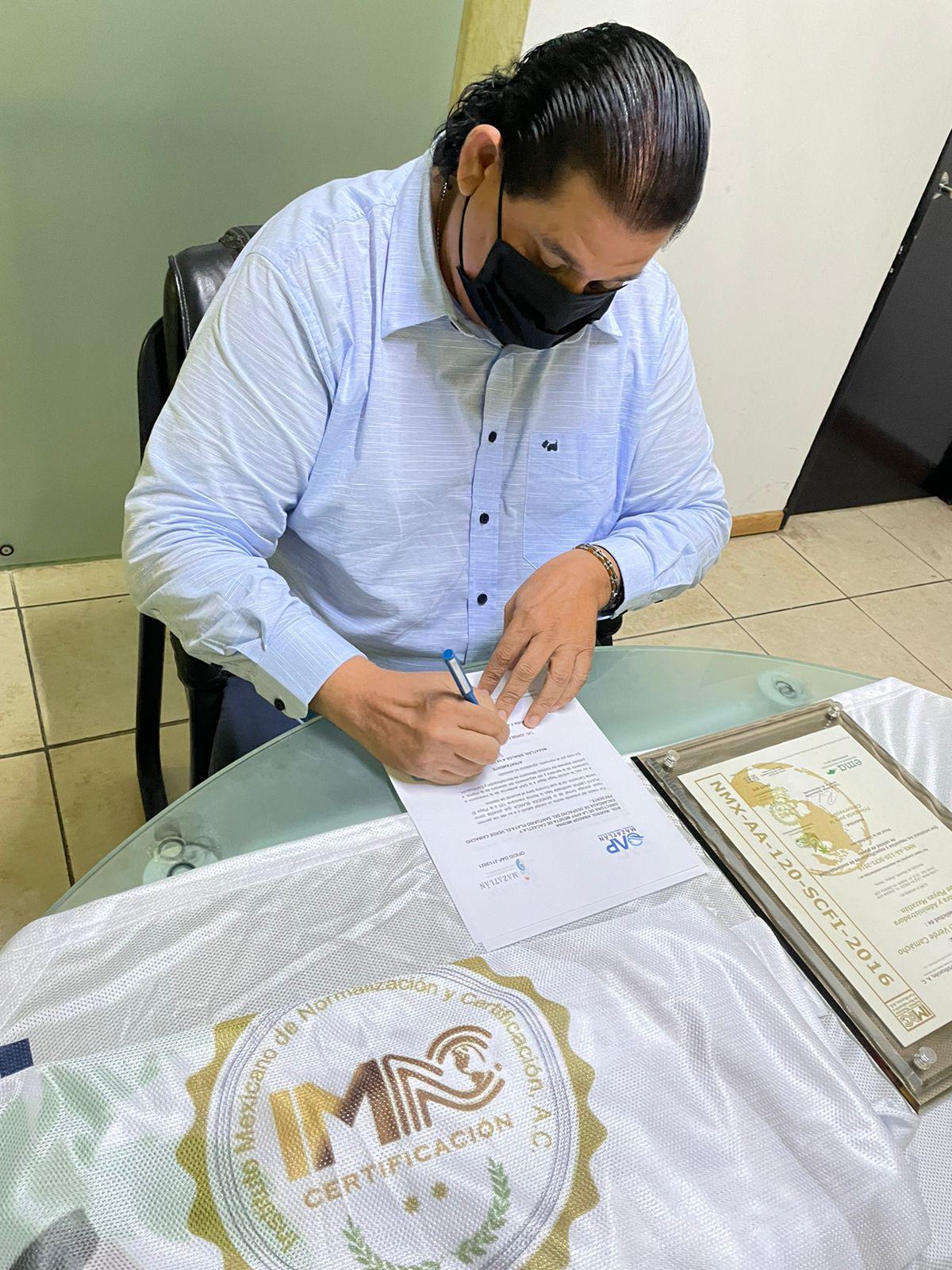 $!Entrega Operadora de Playas Bandera Blanca de Playa a El Verde Camacho, en Mazatlán