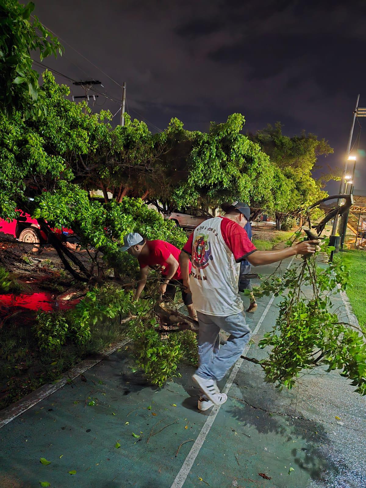 $!Recolectan 16 toneladas de desechos sólidos tras lluvias de esta noche del lunes