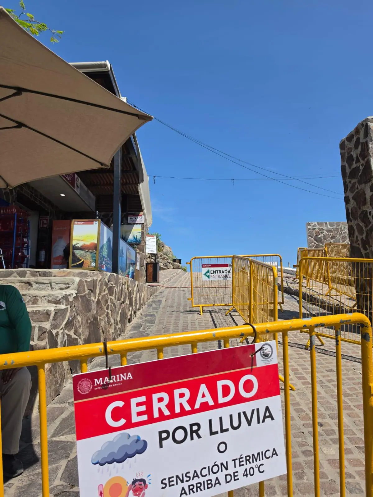 $!Turistas se quedan con ganas de escalar el Faro de Mazatlán