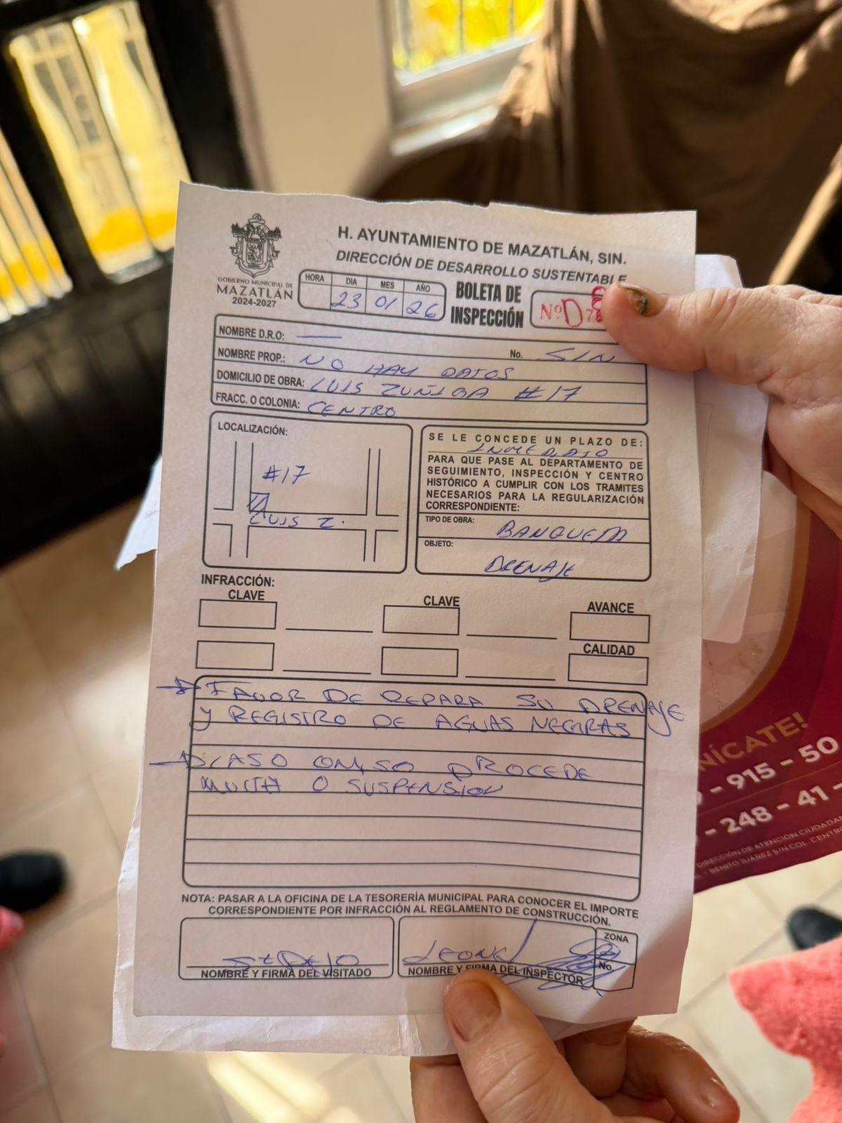 $!Vecinas del Centro denuncian fuga de aguas negras y omisión por las autoridades