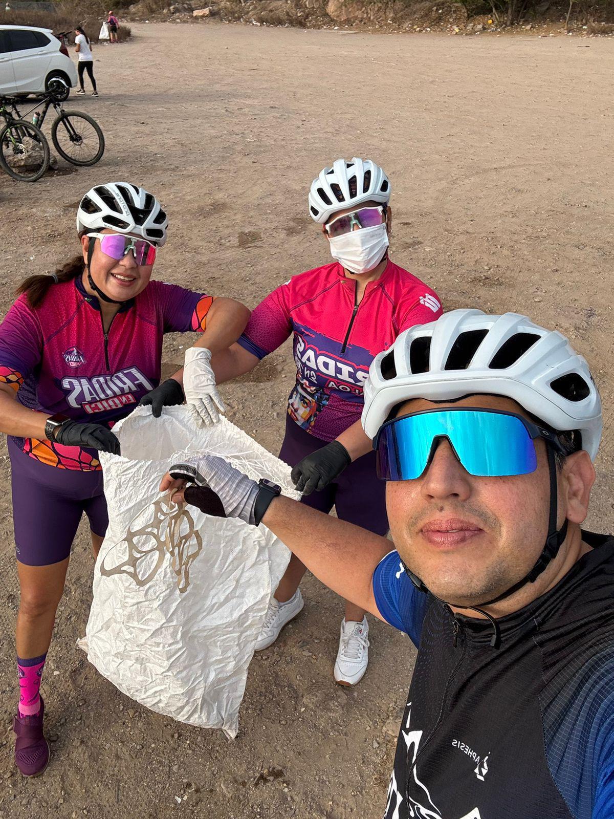 $!Se unen Fridas en Bici y alumnos del CBTis 51 a la Gran Jornada de Limpieza de Playas 2025
