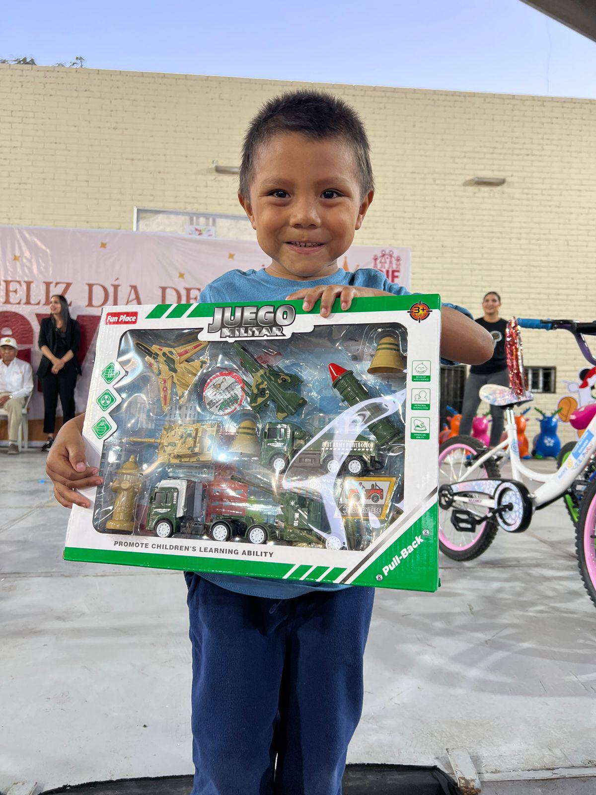 $!Celebran niños y niñas de Rosario el Día de Reyes