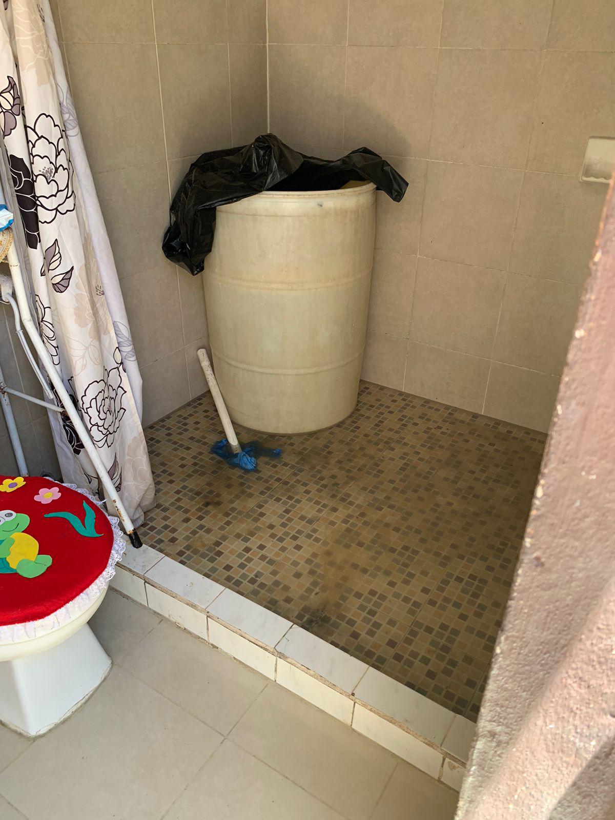 $!Colapsa drenaje en la Robles Quintero, en Mazatlán; familias piden solución inmediata