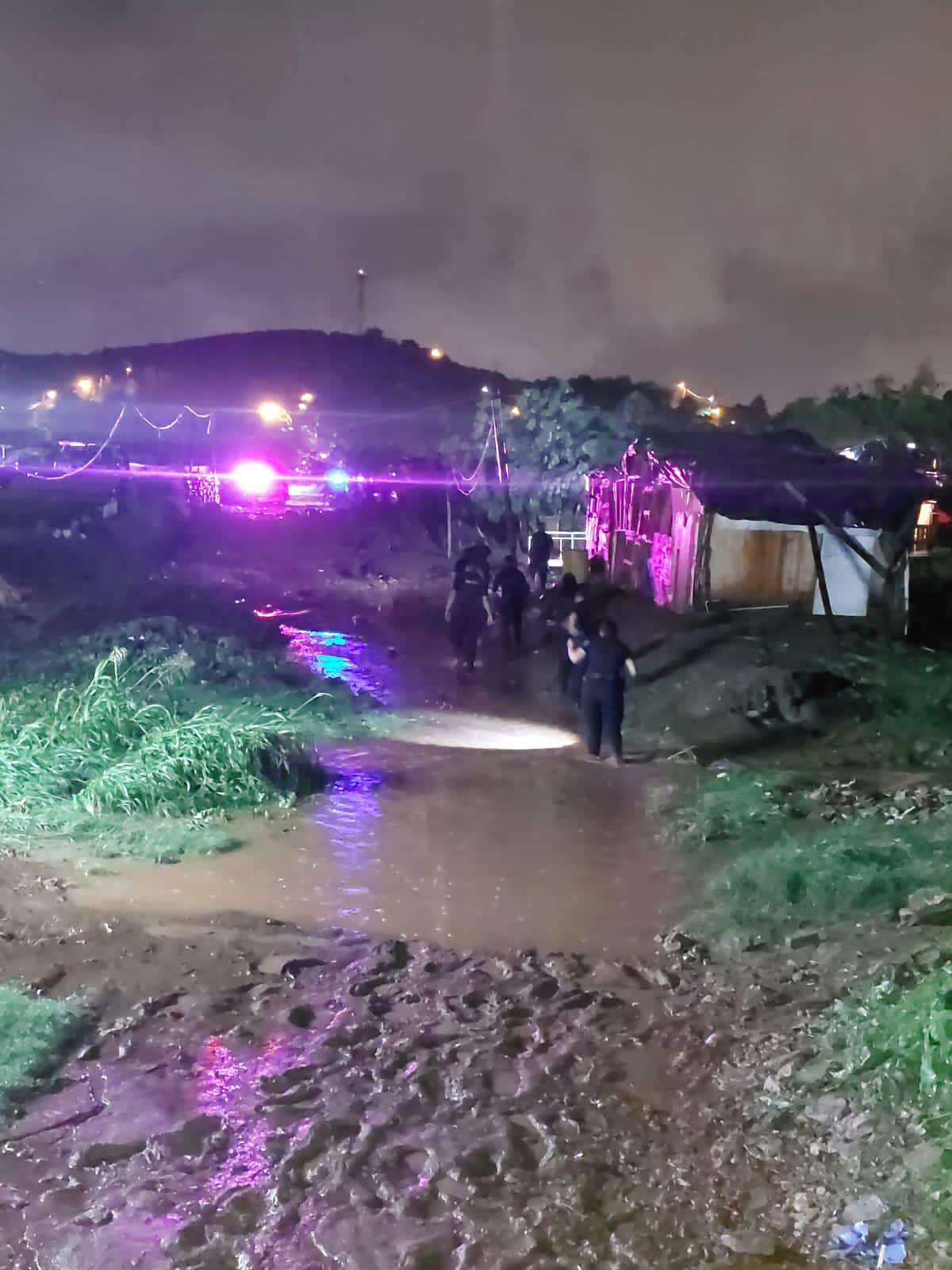 $!En Mazatlán, 39 personas son rescatadas de vehículos tras las lluvias registradas en la noche
