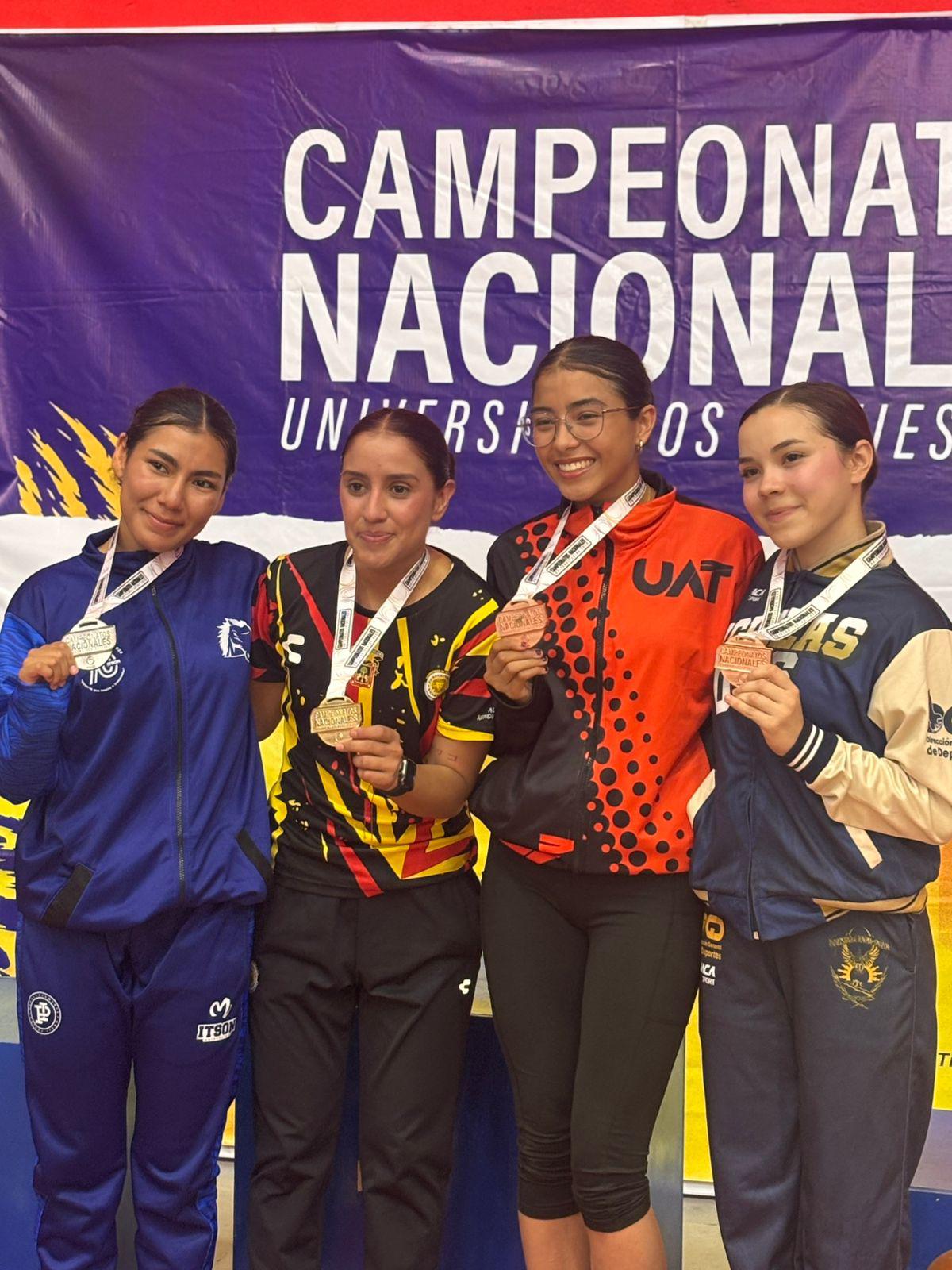 $!Con tres medallas, karatecas sinaloenses regresan del Nacional Universitario ANUIES