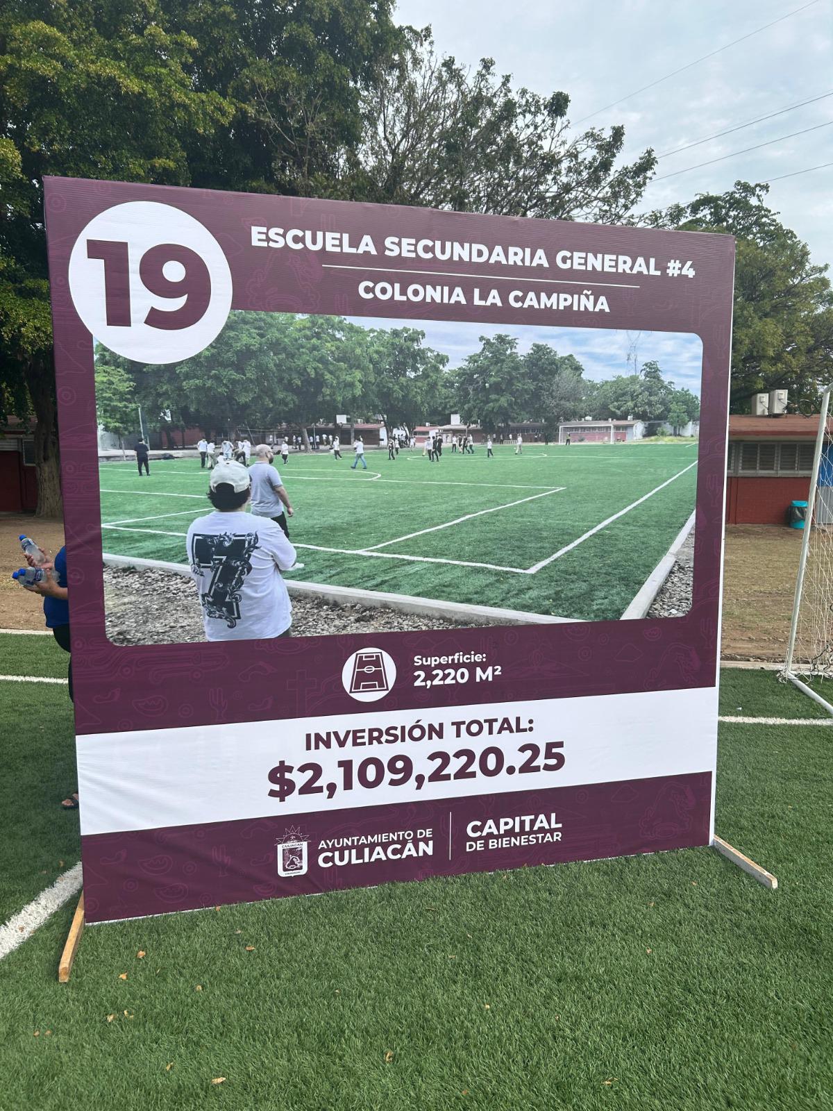 $!Inaugura Alcalde de Culiacán cancha de pasto sintético en Secundaria Federal numero 4