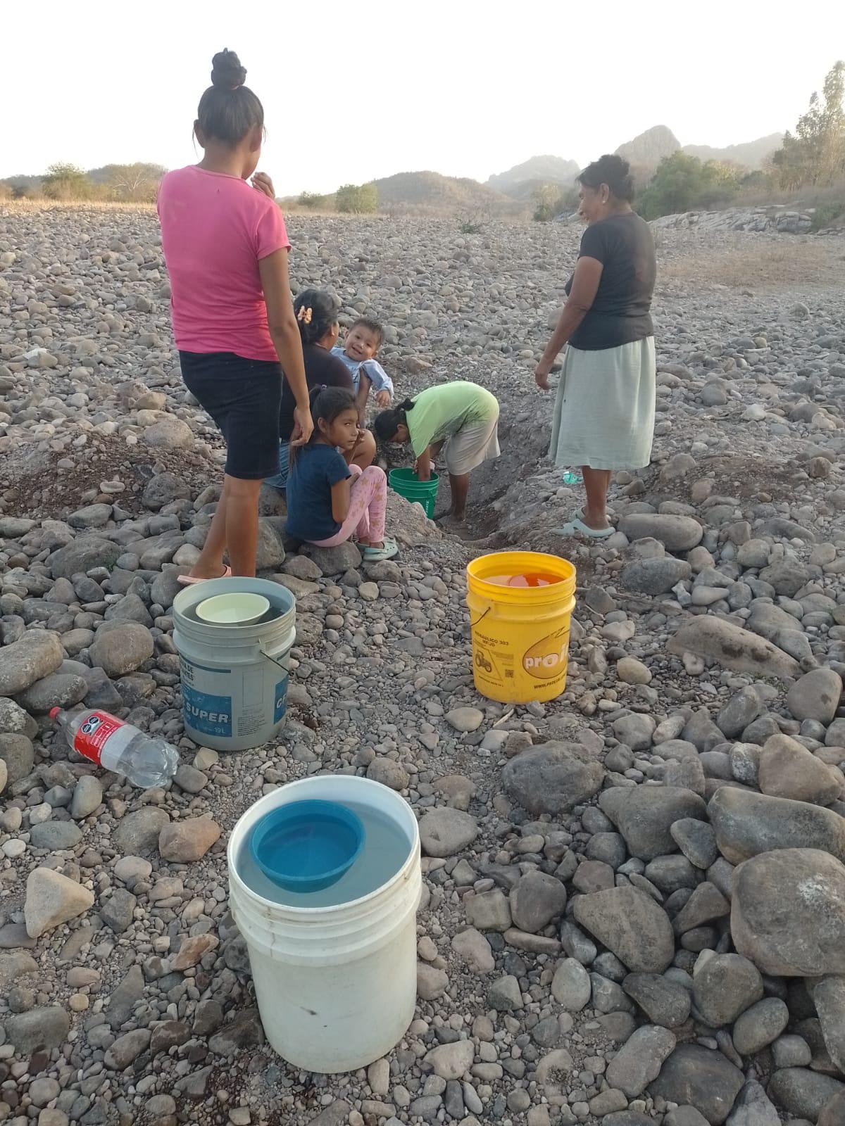 $!Escasea agua en la comunidad El Trébol II, en Escuinapa
