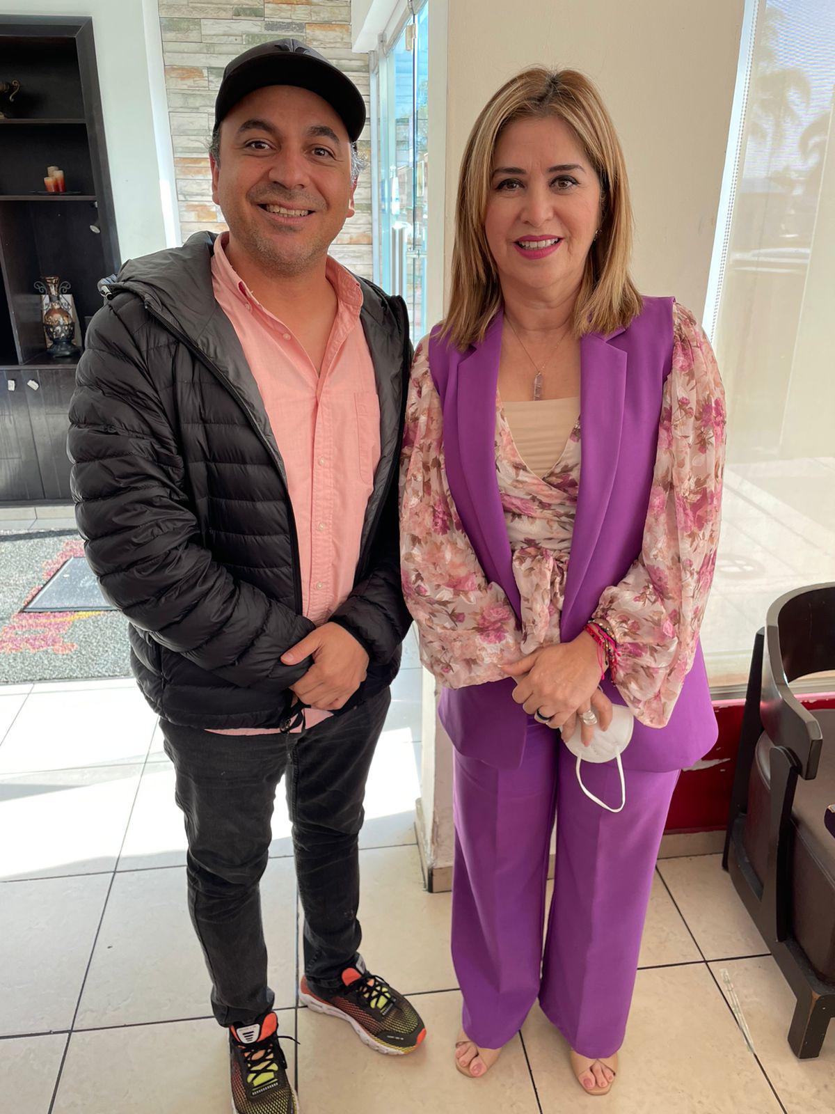 $!El productor José Adán Pérez junto a la Secretaria de Turismo de Sinaloa, María del Rosario Torres Noriega.