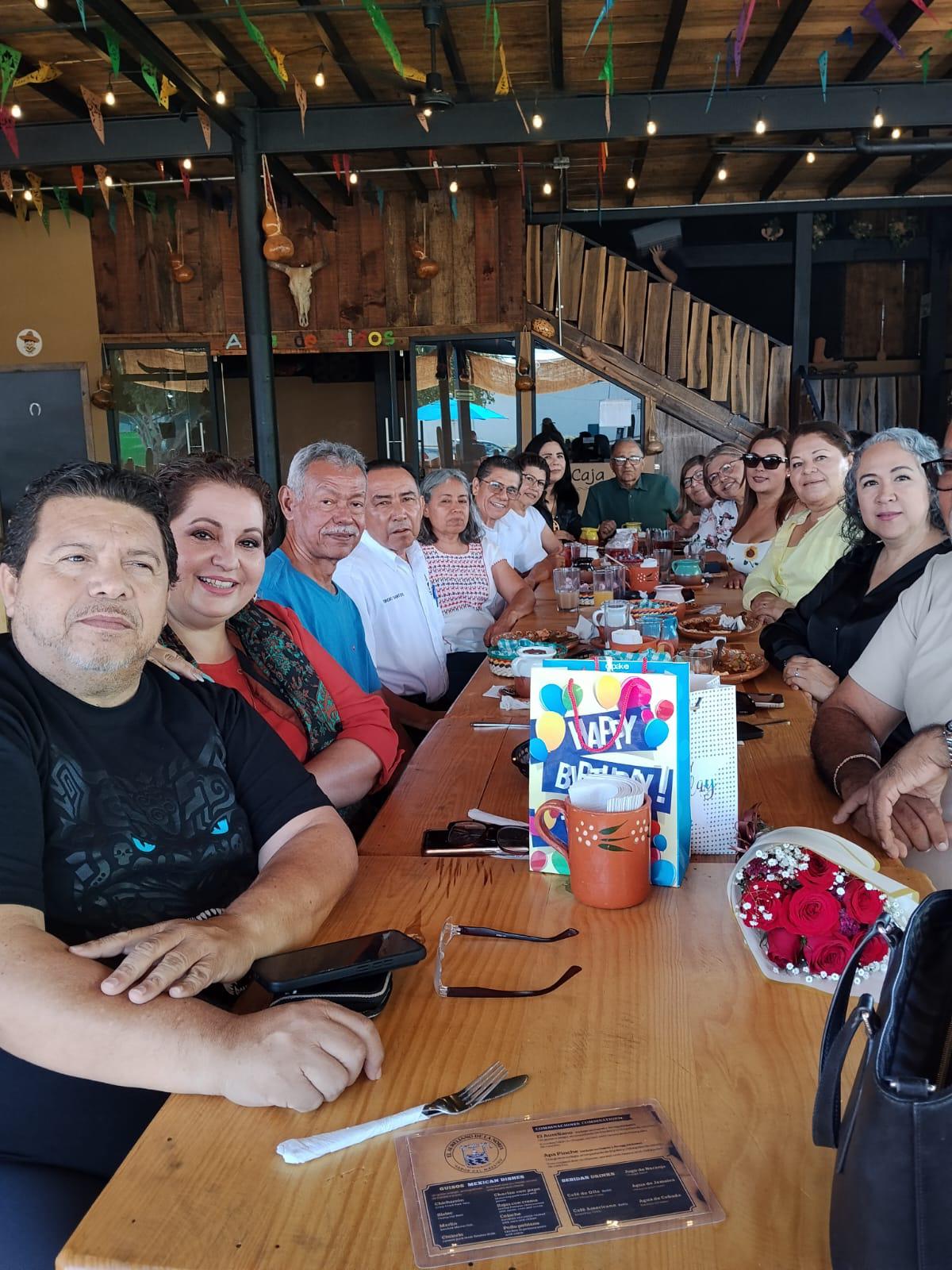 $!Integrantes de la Asociación de Contadores de Mazatlán contribuyeron con la causa.