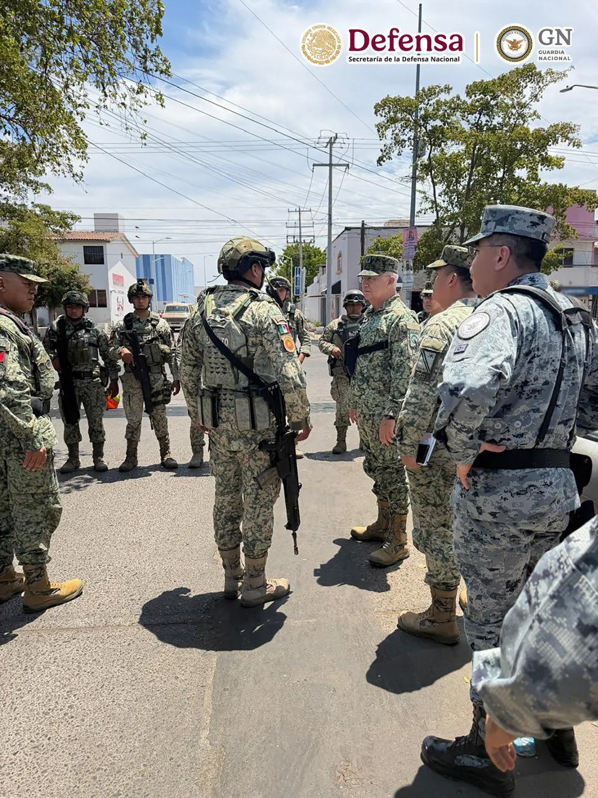 $!¿Qué vino a revisar? Secretario de la Defensa supervisa operativos en Culiacán