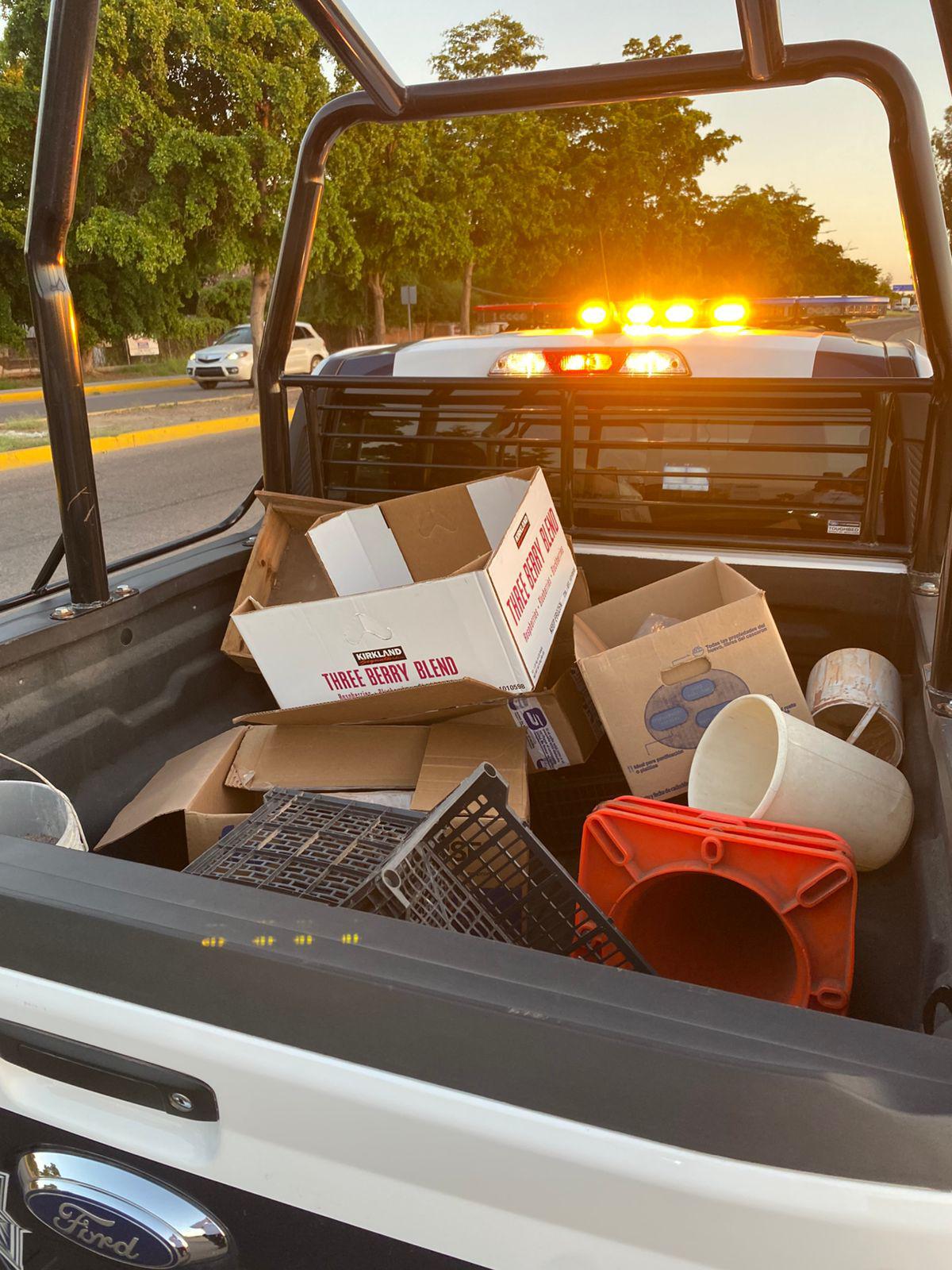 $!Retiran objetos mostrencos en alrededores del estadio de beisbol de Culiacán previo a partido