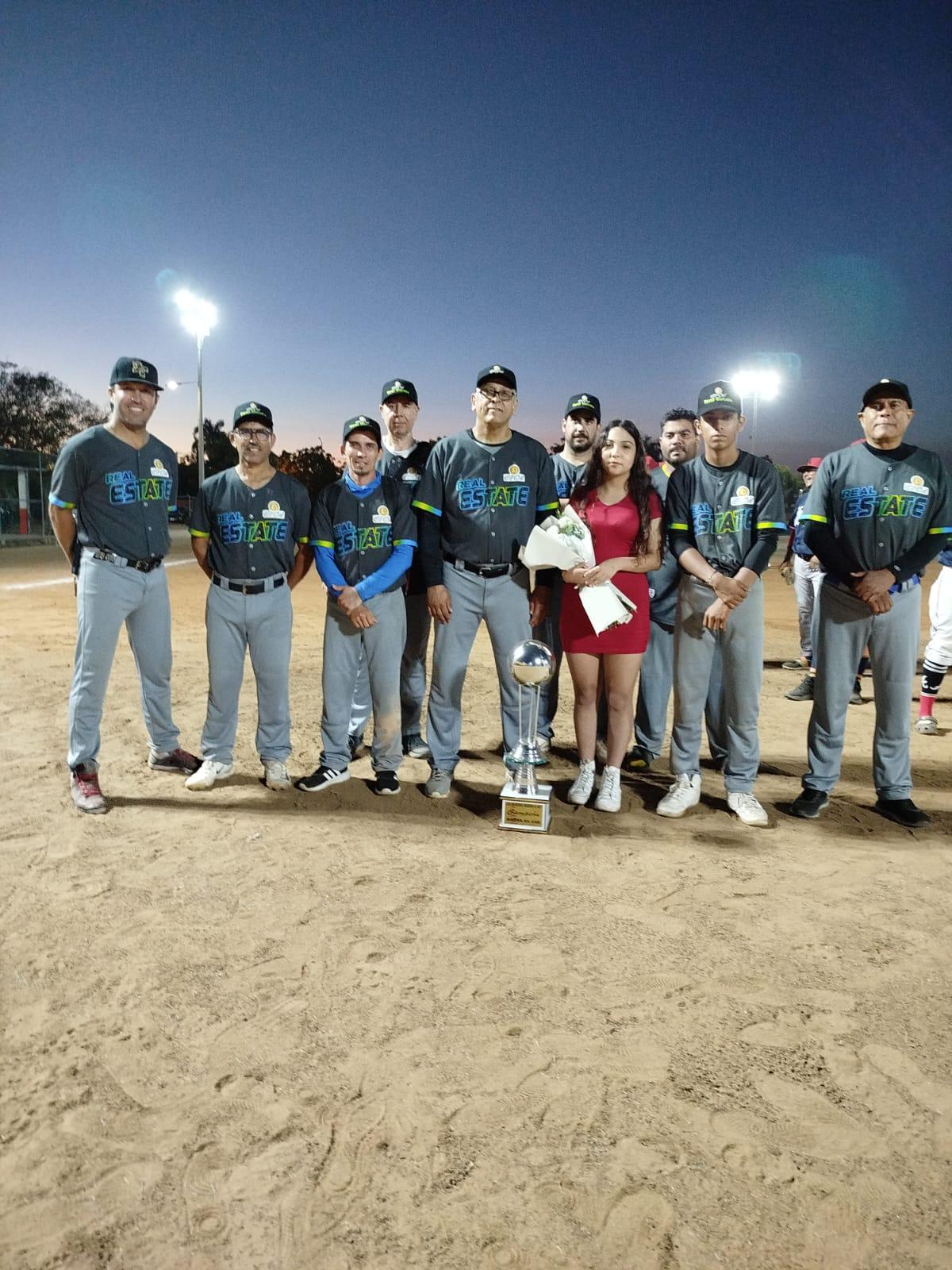 $!El Cid conquista el campeonato de playoffs de Liga de Meseros al Bat