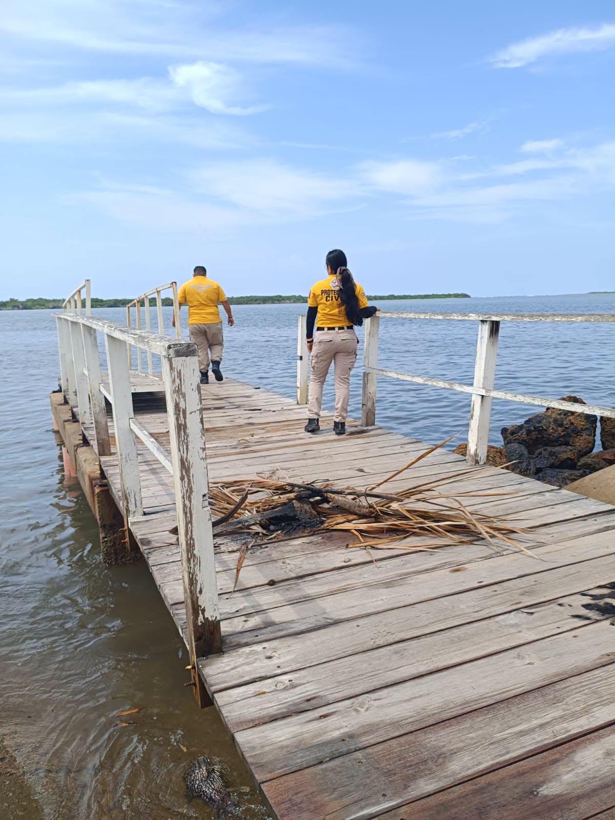 $!Se desborda el mar y entra a las calles de Teacapán, en Escuinapa