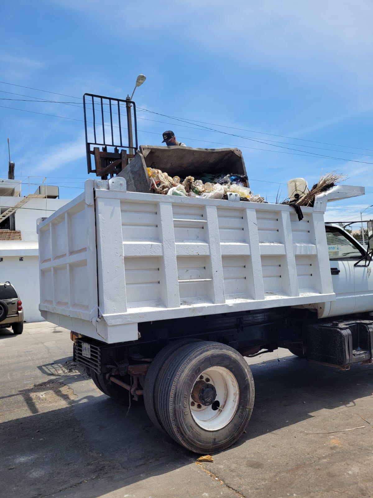 $!En Mazatlán rehabilitan zona de muelle del Parque Bonfil