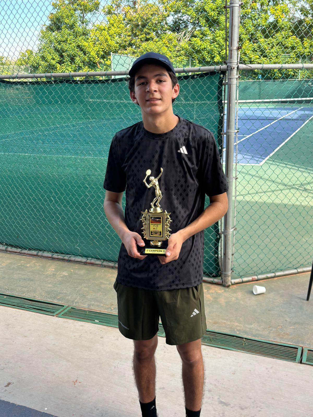 $!Patricio Llanes brilla en el Torneo Estatal de Tenis