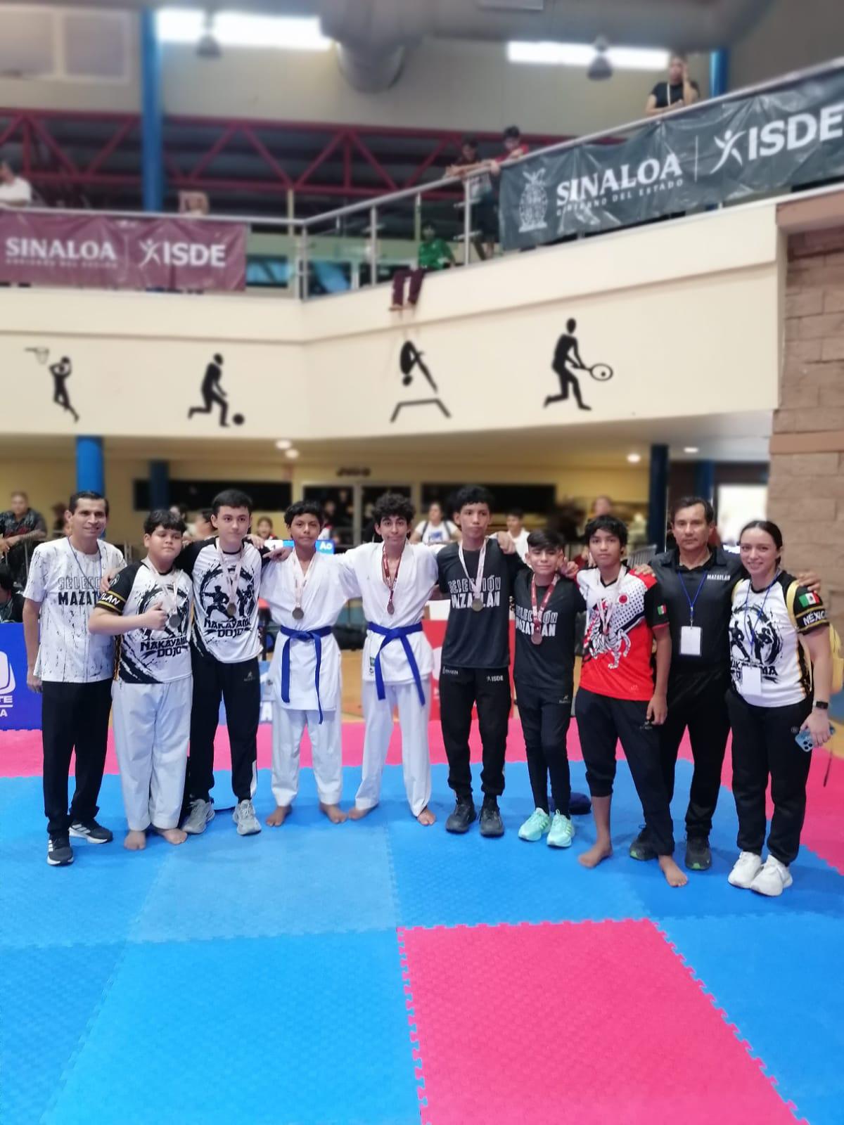 $!Mazatlán destaca con 50 medallas en el Primer Torneo Estatal de Karate en Culiacán