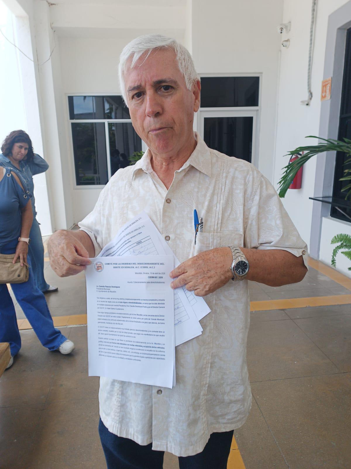 $!Buscan derechohabientes del Issste resolver problemática de la falta de estacionamientos y disputas con Tránsito