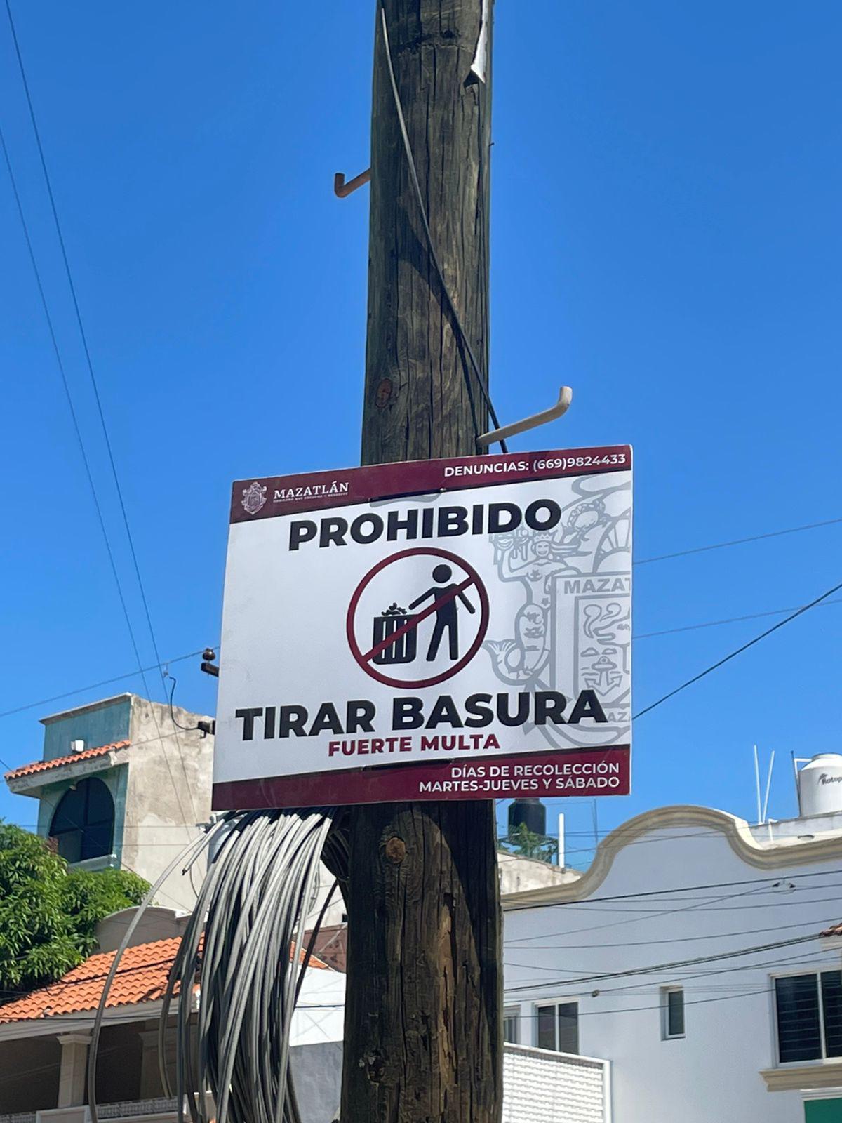 $!Atienden denuncia de vecinos del fraccionamiento El Toro con brigada de limpieza