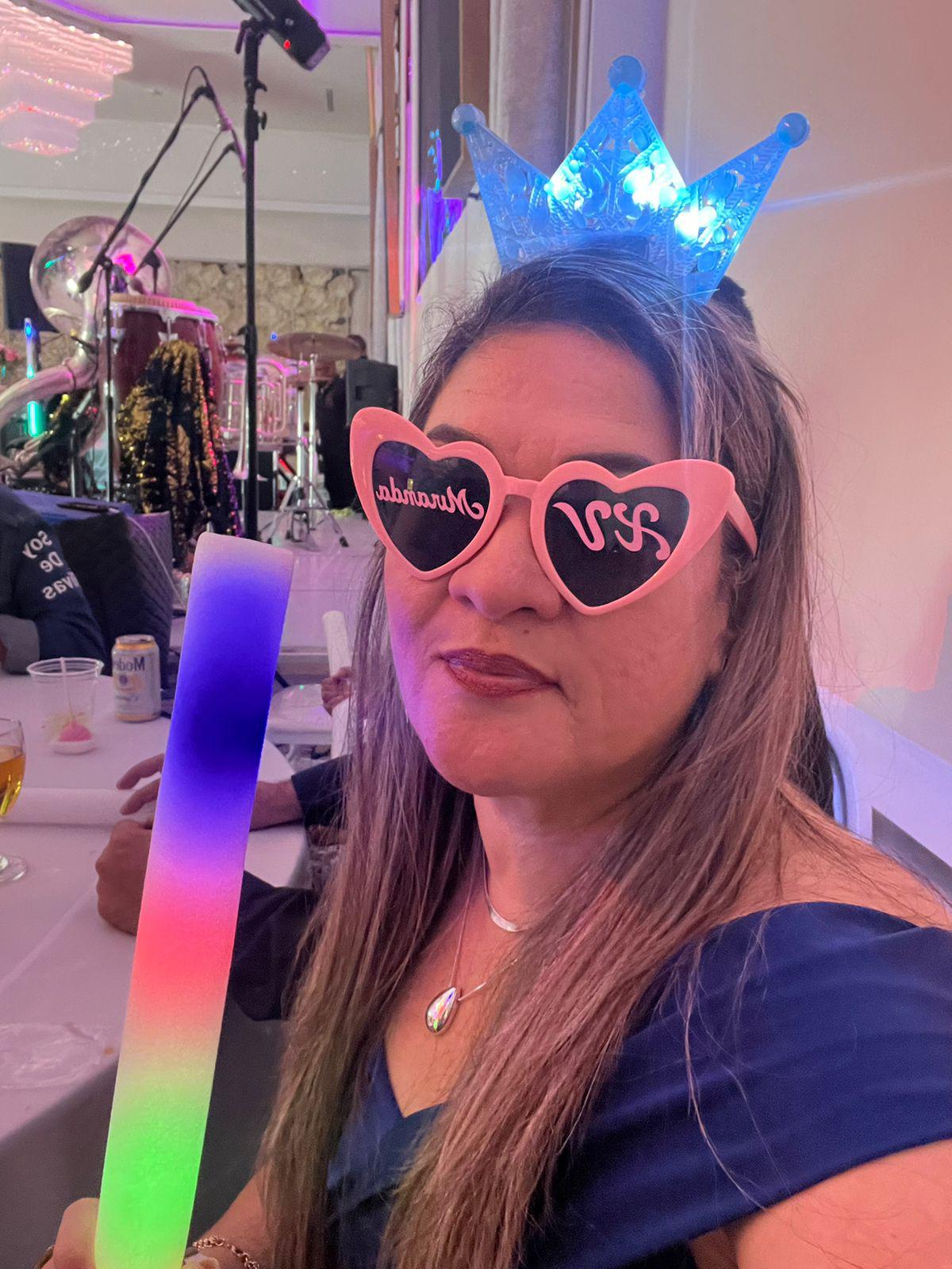 $!Angélica Sandoval acudió desde Sinaloa de Leyva para felicitar a la quinceañera.